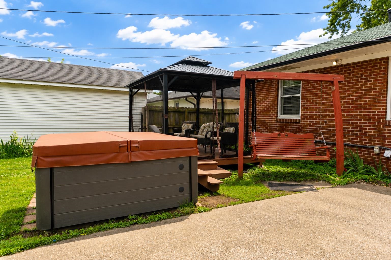 301 Redbud Road, Owensboro, Kentucky 42303-2463, 4 Bedrooms Bedrooms, ,2 BathroomsBathrooms,Single Family Residence,For Sale,Redbud Road,94881