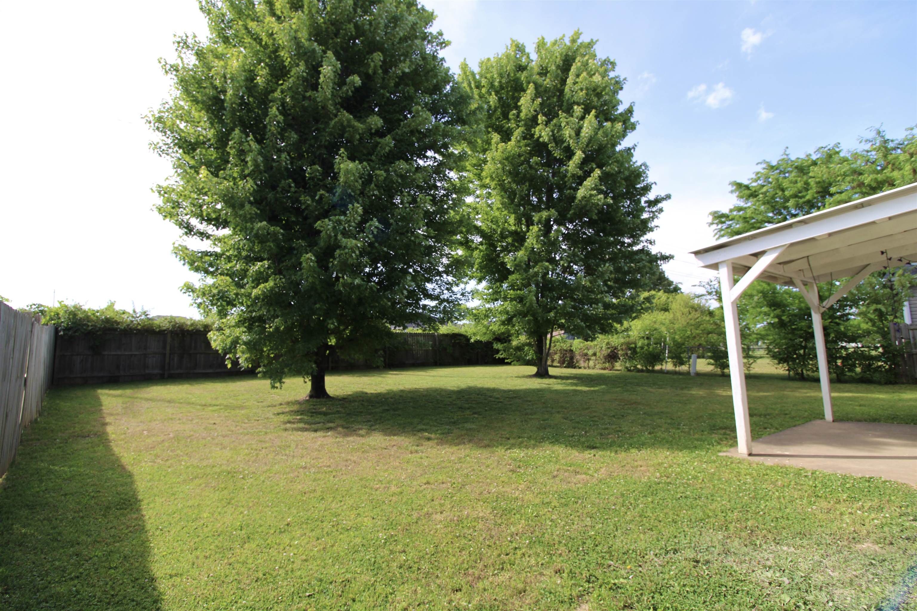 577 Meridian Drive, Bowling Green, Kentucky 42101, 3 Bedrooms Bedrooms, ,2 BathroomsBathrooms,Single Family Residence,For Sale,Meridian Drive,94903