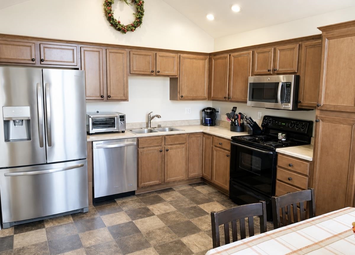 2420 Highland Garden Pointe, Owensboro, Kentucky 42303, 3 Bedrooms Bedrooms, ,2 BathroomsBathrooms,Single Family Residence,For Sale,Highland Garden Pointe,94932