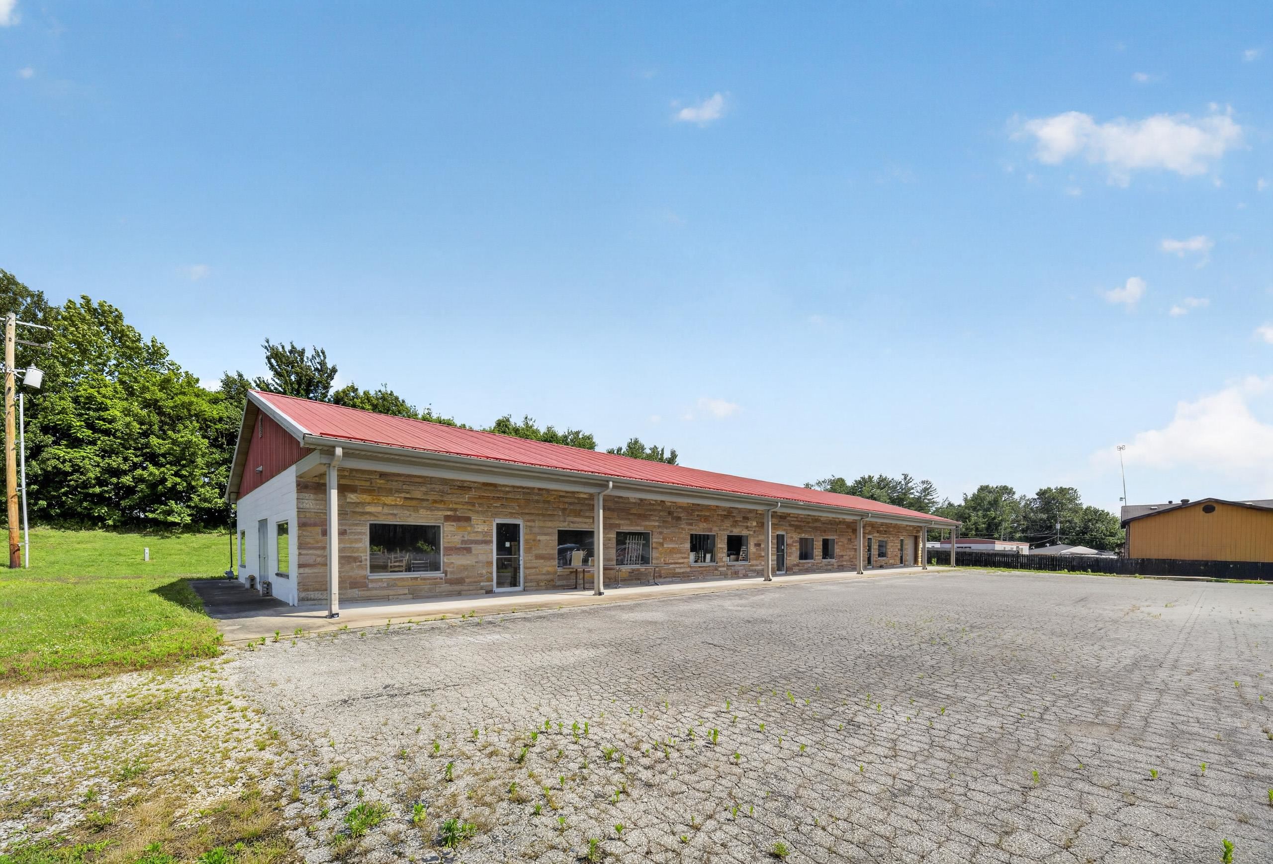 738 Hwy 41, Sebree, Kentucky 42455, ,Business,For Sale,Hwy 41,94962