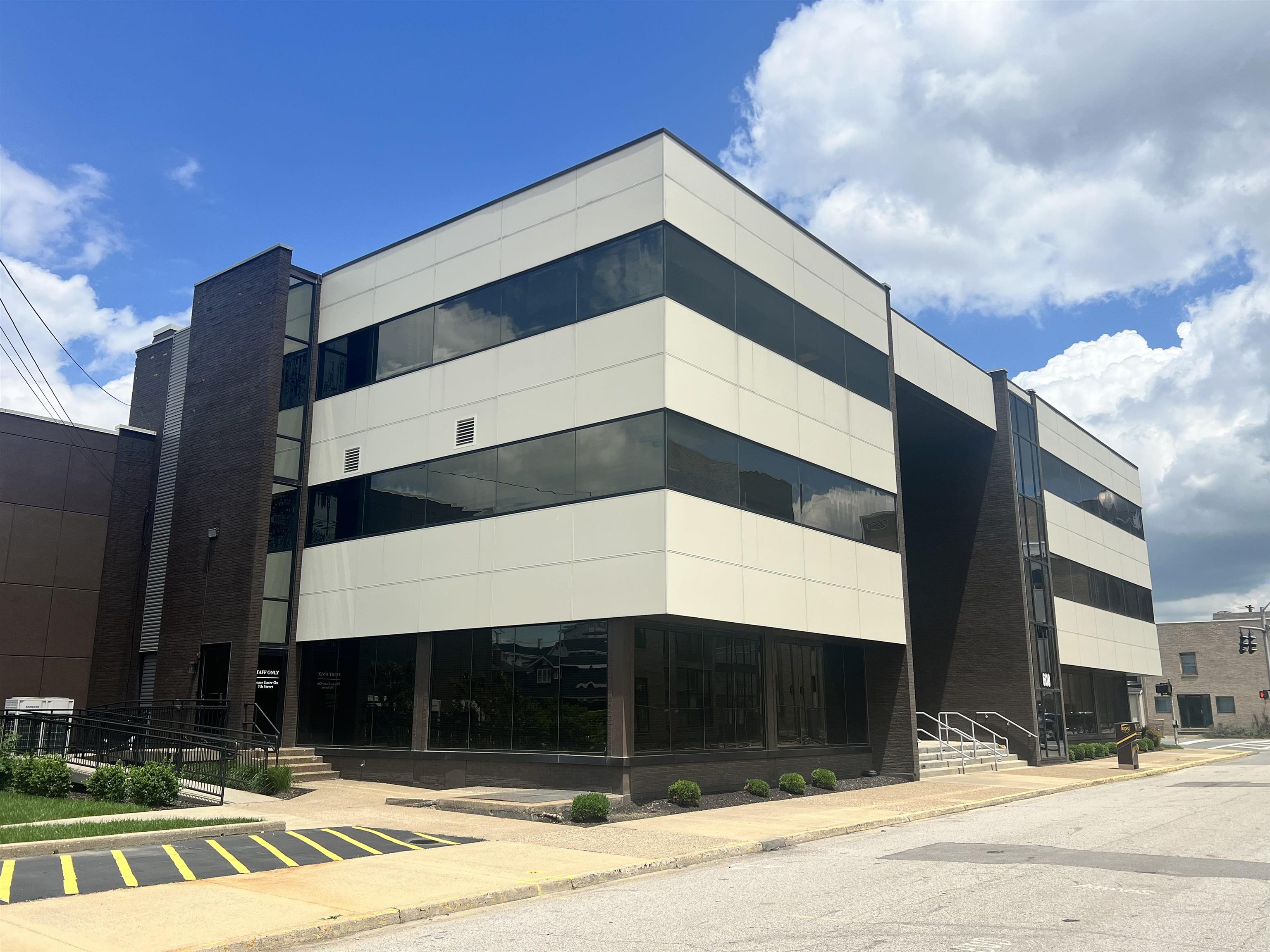 608 Frederica Street, Owensboro, Kentucky 42301, ,Office,For Sale,Frederica Street,94966