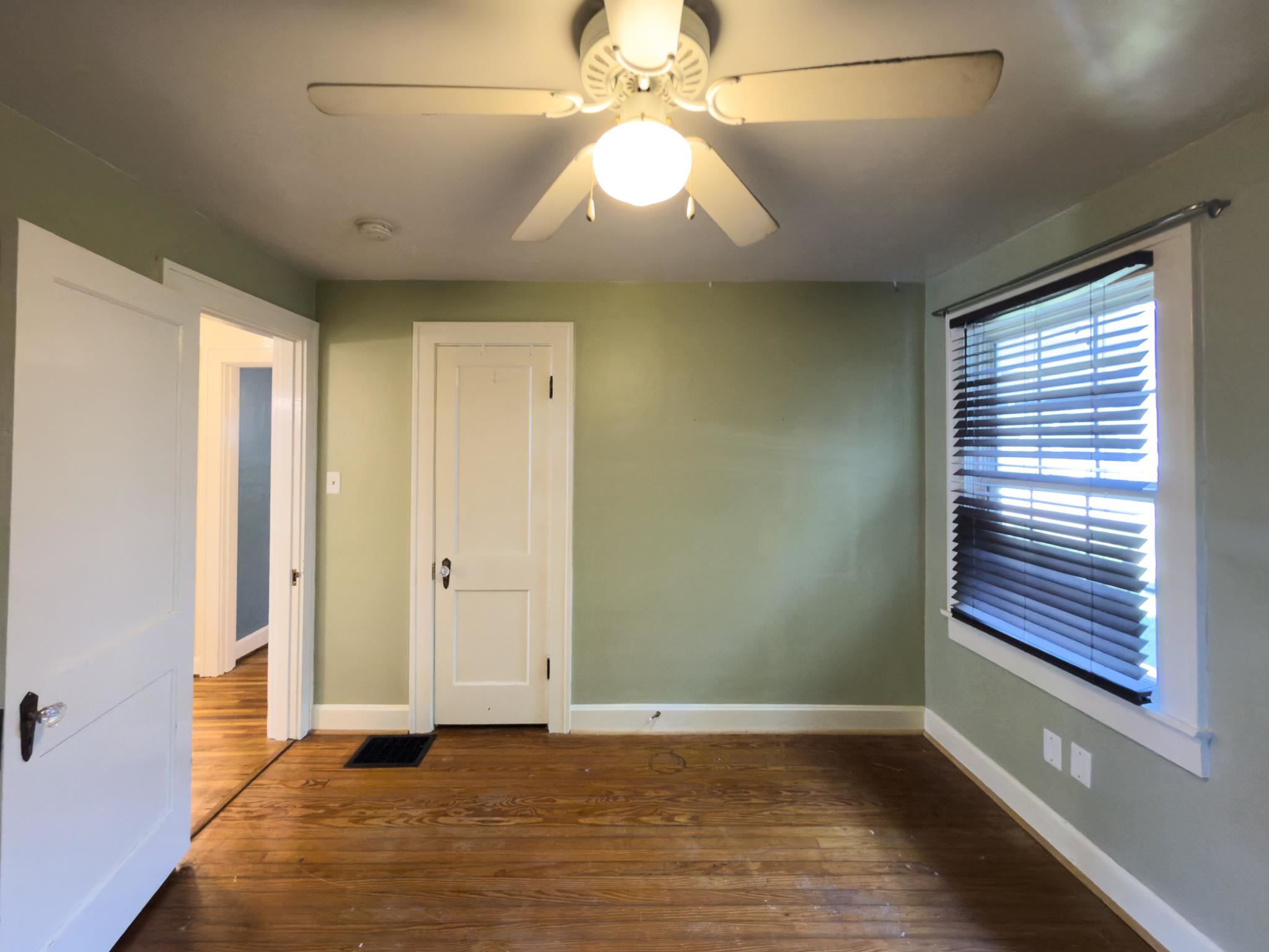 820 20th St, Owensboro, Kentucky 42303, 2 Bedrooms Bedrooms, ,1 BathroomBathrooms,Single Family Residence,For Sale,20th St,95004