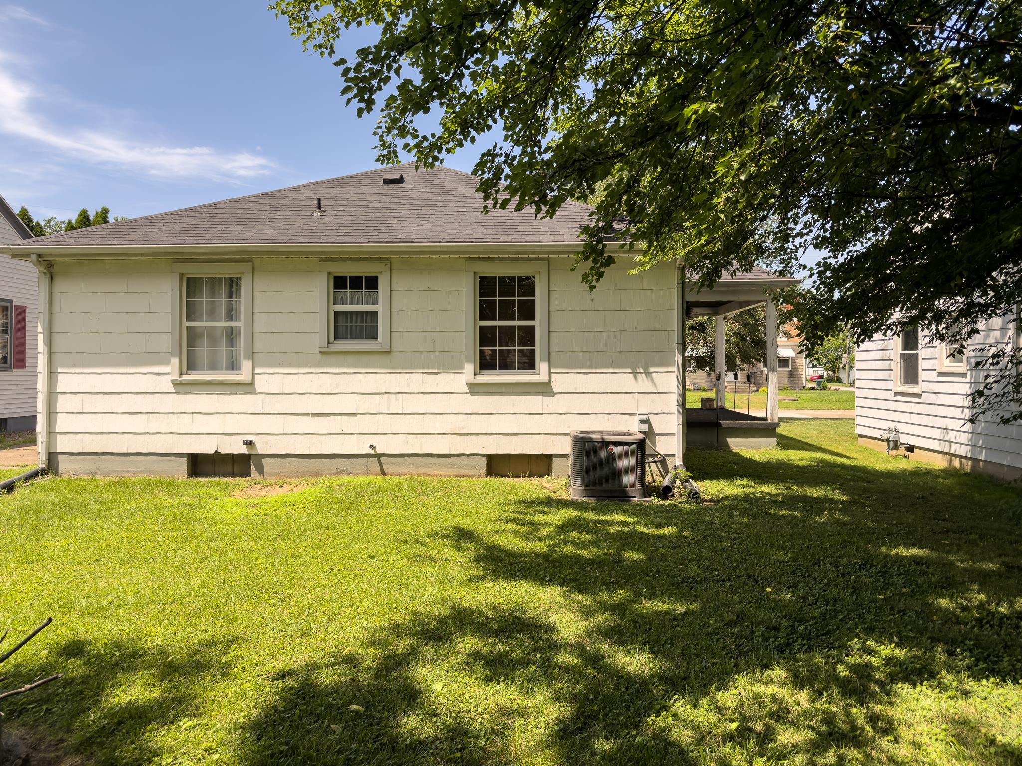 820 20th St, Owensboro, Kentucky 42303, 2 Bedrooms Bedrooms, ,1 BathroomBathrooms,Single Family Residence,For Sale,20th St,95004