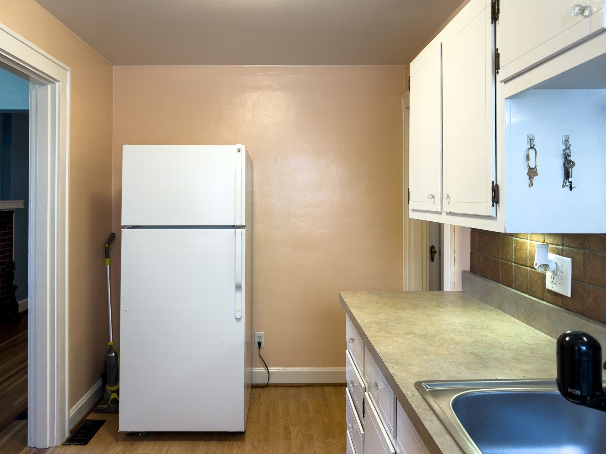 820 20th St, Owensboro, Kentucky 42303, 2 Bedrooms Bedrooms, ,1 BathroomBathrooms,Single Family Residence,For Sale,20th St,95004