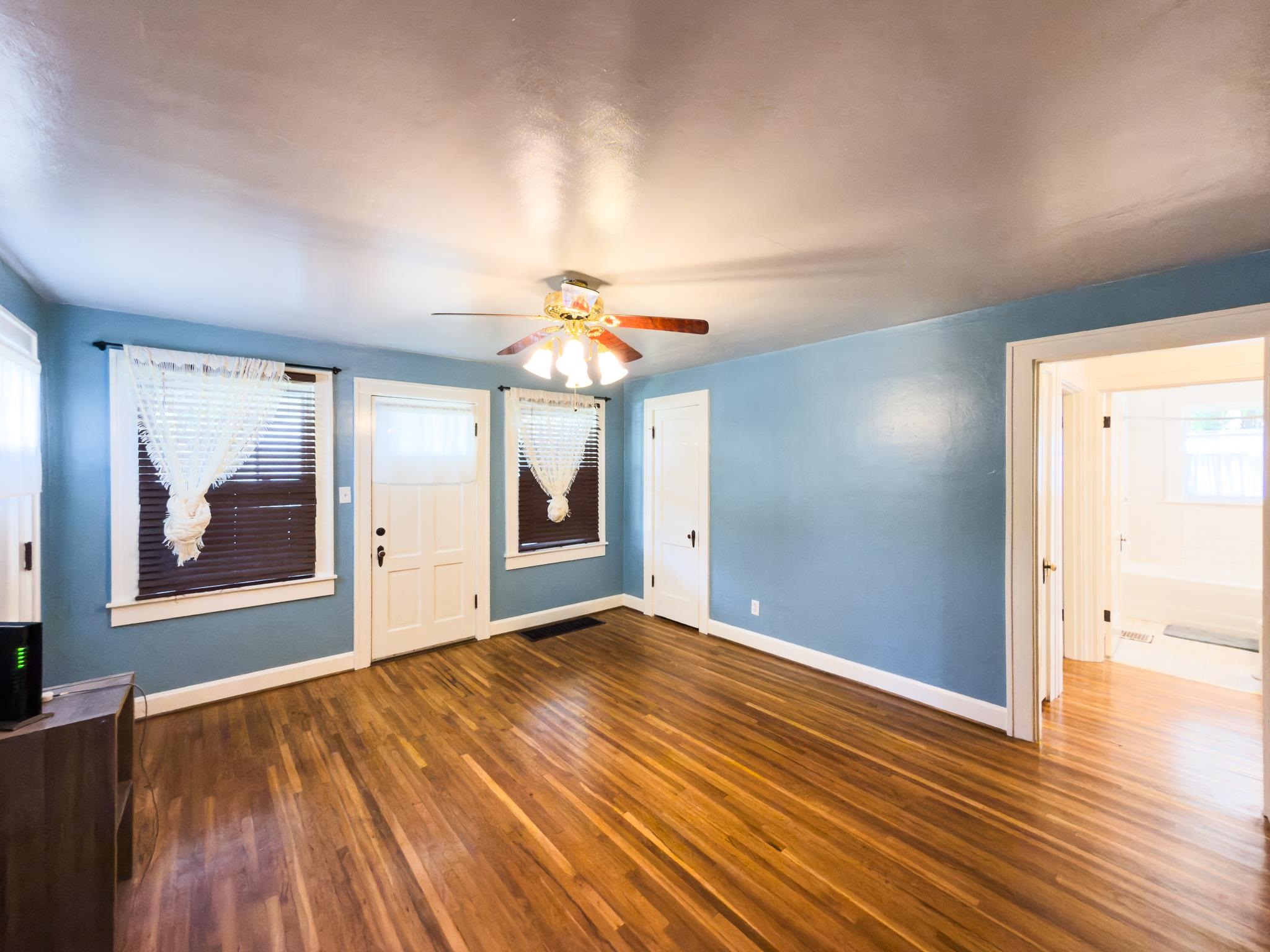 820 20th St, Owensboro, Kentucky 42303, 2 Bedrooms Bedrooms, ,1 BathroomBathrooms,Single Family Residence,For Sale,20th St,95004