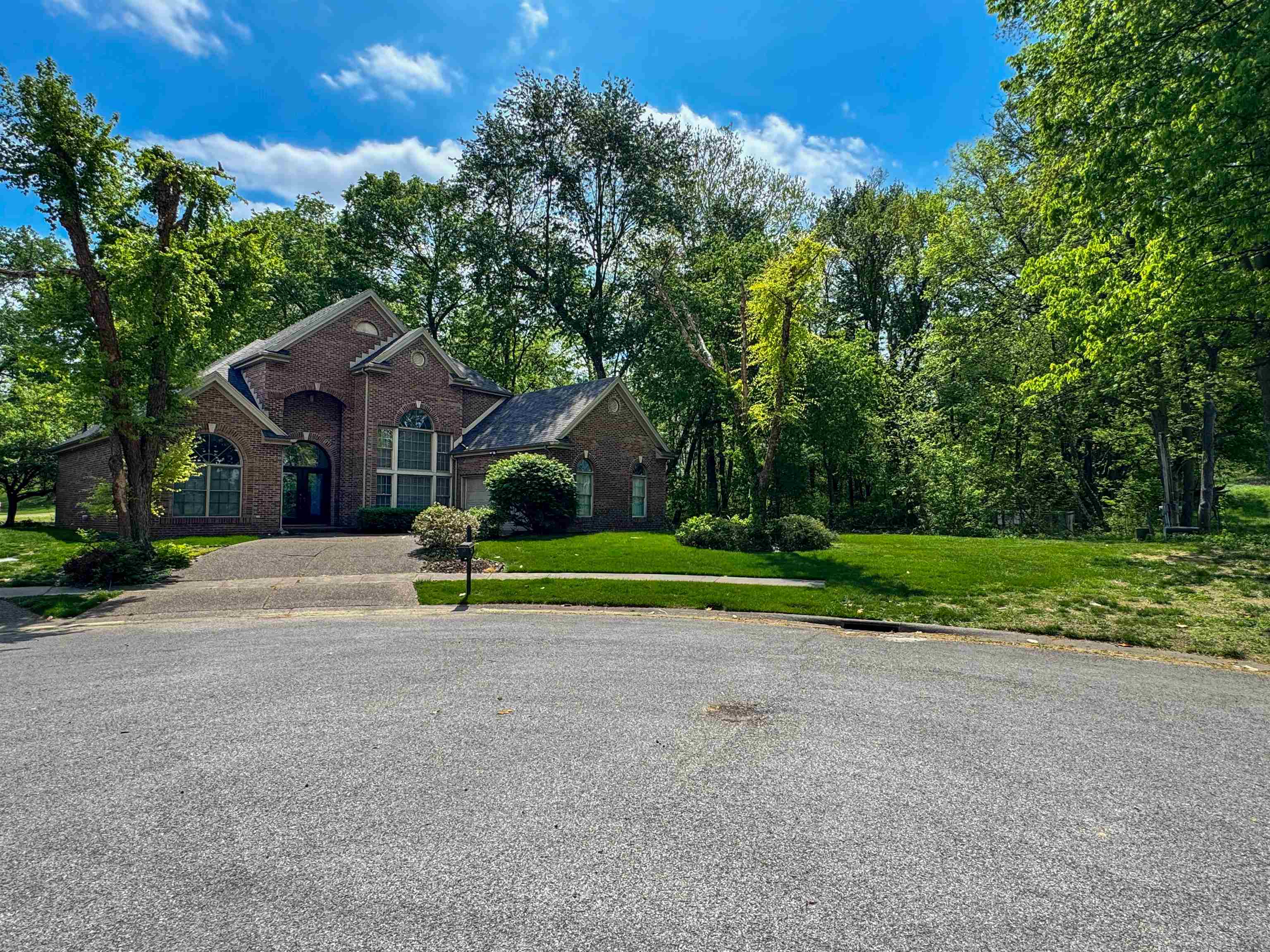 1400 Kingsbrooke, Owensboro, Kentucky 42303, 3 Bedrooms Bedrooms, ,2 BathroomsBathrooms,Single Family Residence,For Sale,Kingsbrooke,95011