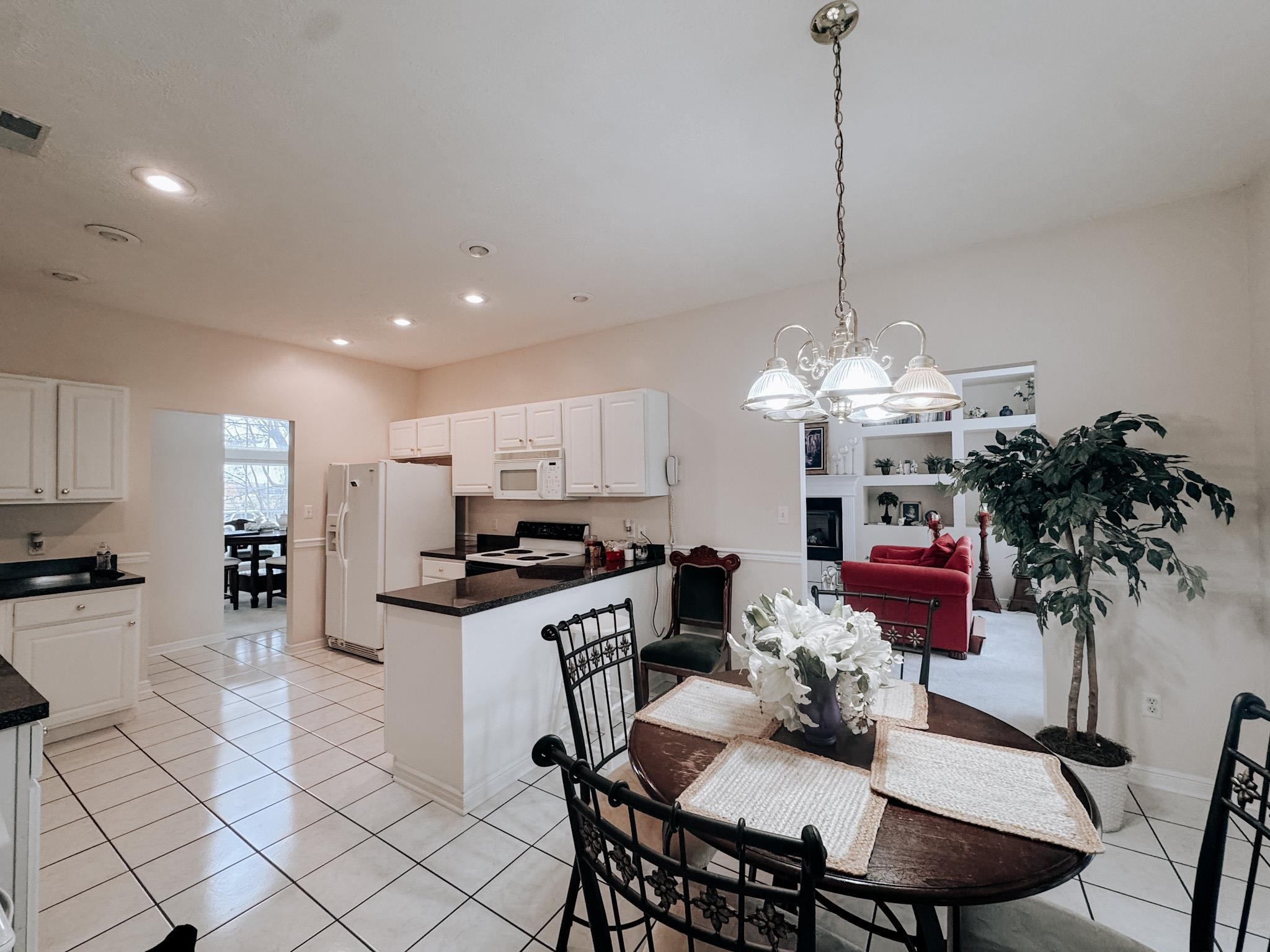 1400 Kingsbrooke, Owensboro, Kentucky 42303, 3 Bedrooms Bedrooms, ,2 BathroomsBathrooms,Single Family Residence,For Sale,Kingsbrooke,95011