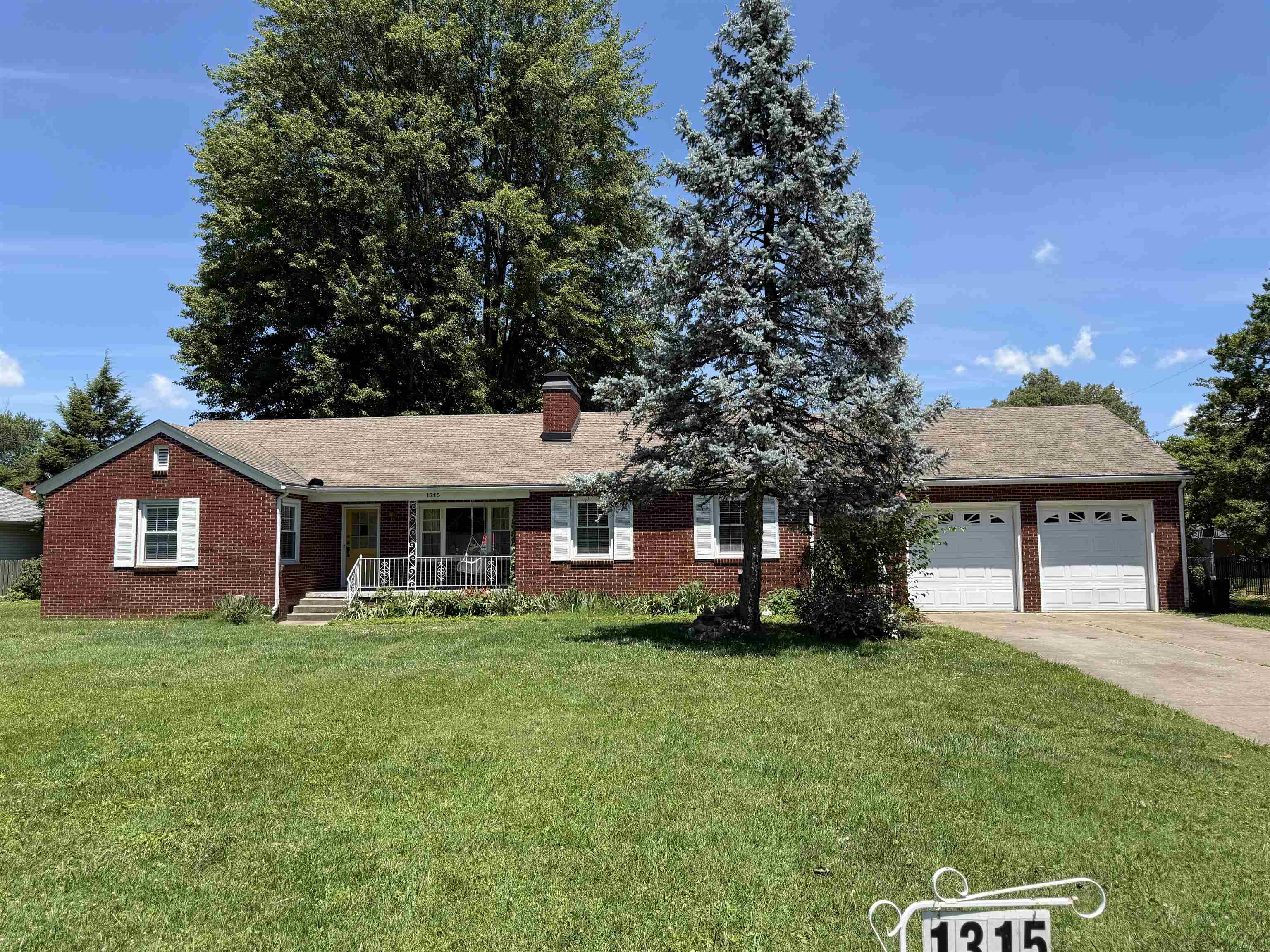 1315 Ford Avenue, Owensboro, Kentucky 42301, 2 Bedrooms Bedrooms, ,2 BathroomsBathrooms,Single Family Residence,For Sale,Ford Avenue,95059