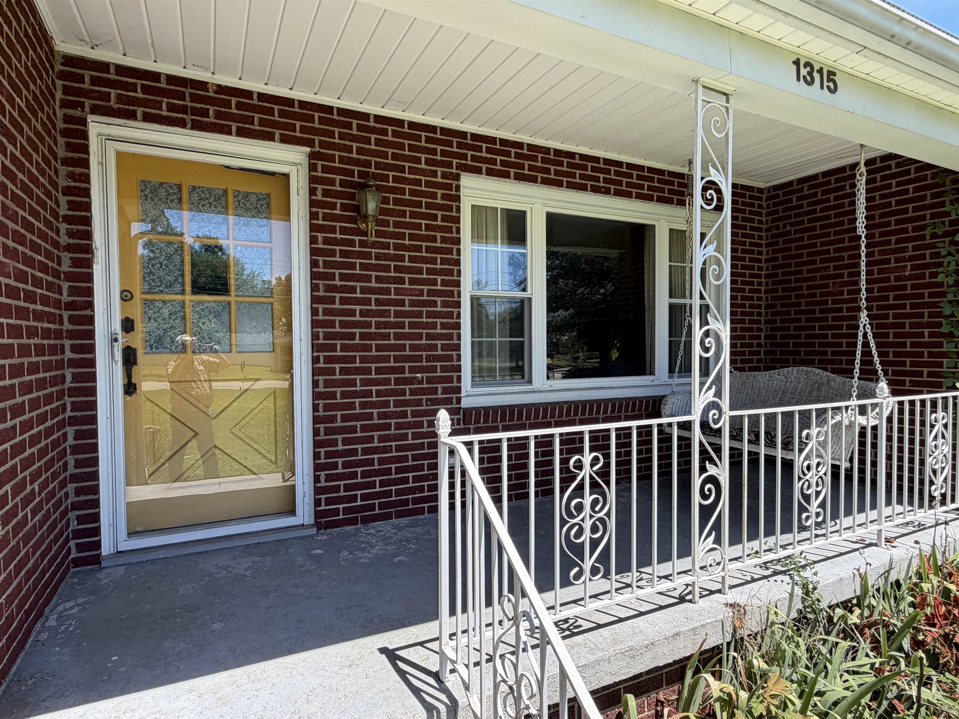 1315 Ford Avenue, Owensboro, Kentucky 42301, 2 Bedrooms Bedrooms, ,2 BathroomsBathrooms,Single Family Residence,For Sale,Ford Avenue,95059