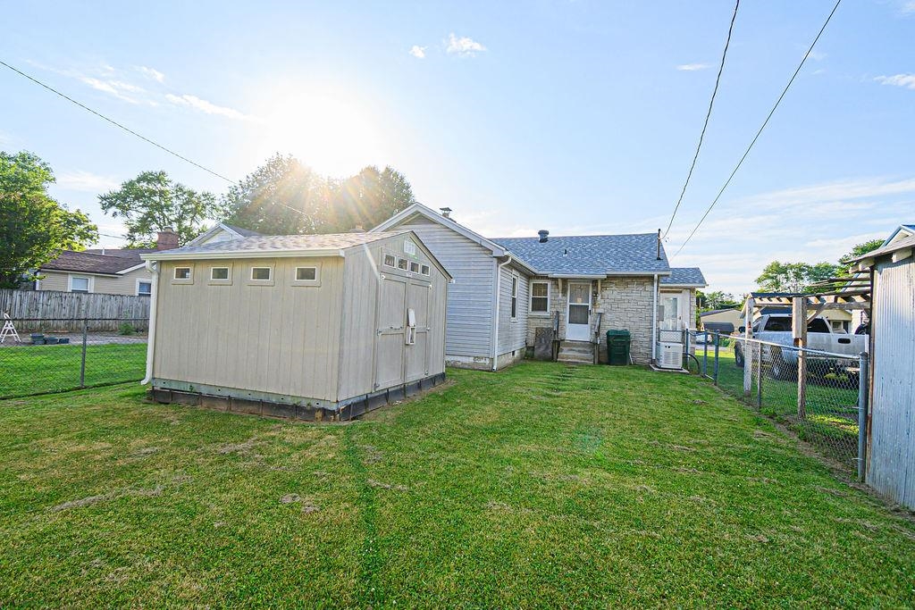 1826 Hughes Ave, Owensboro, Kentucky 42303, 2 Bedrooms Bedrooms, ,1 BathroomBathrooms,Single Family Residence,For Sale,Hughes Ave,95091