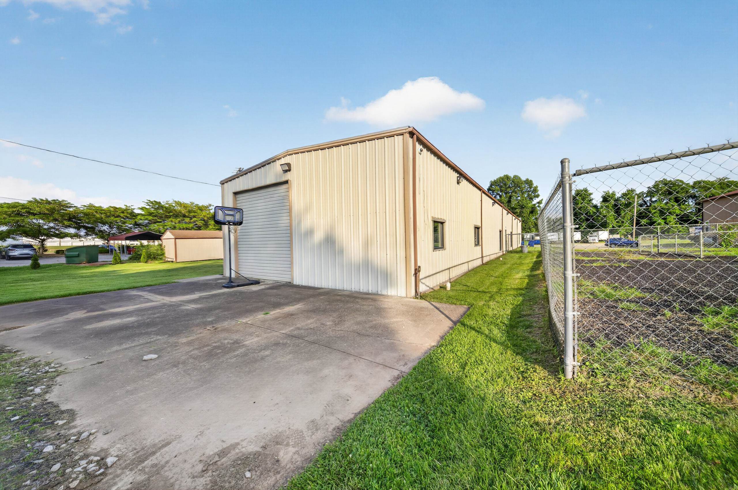 1651 Green St, Henderson, Kentucky 42420, ,Business,For Sale,Green St,95103