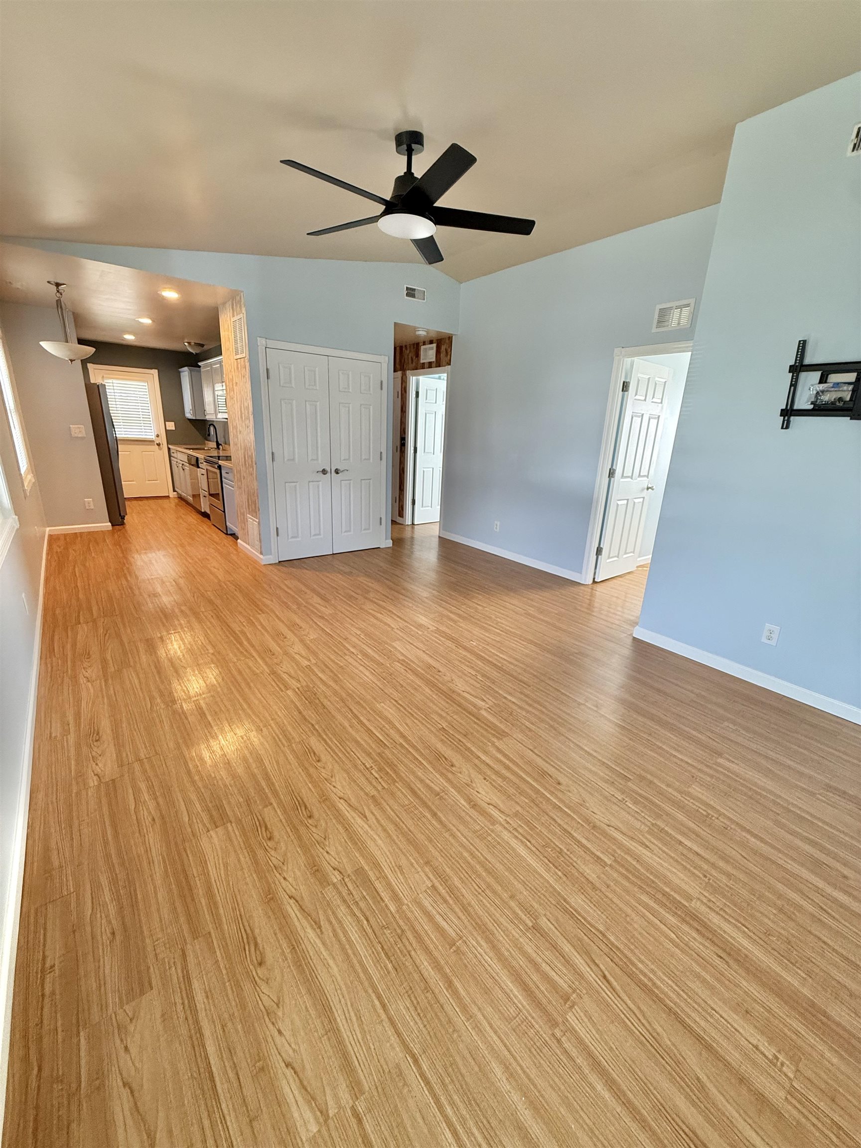 726 Delray St., Owensboro, Kentucky 42301, 3 Bedrooms Bedrooms, ,1 BathroomBathrooms,Single Family Residence,For Sale,Delray St.,95124