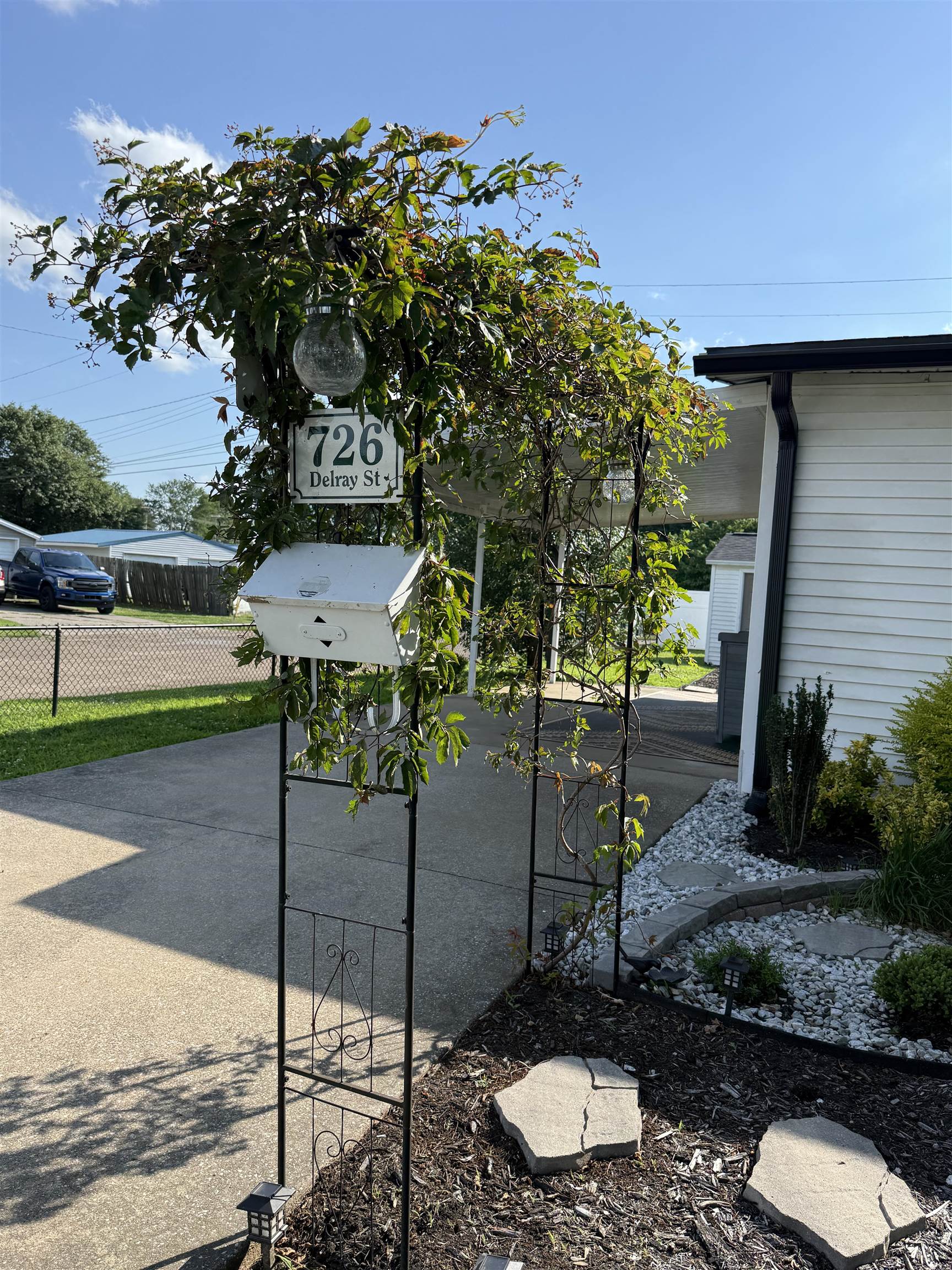 726 Delray St., Owensboro, Kentucky 42301, 3 Bedrooms Bedrooms, ,1 BathroomBathrooms,Single Family Residence,For Sale,Delray St.,95124