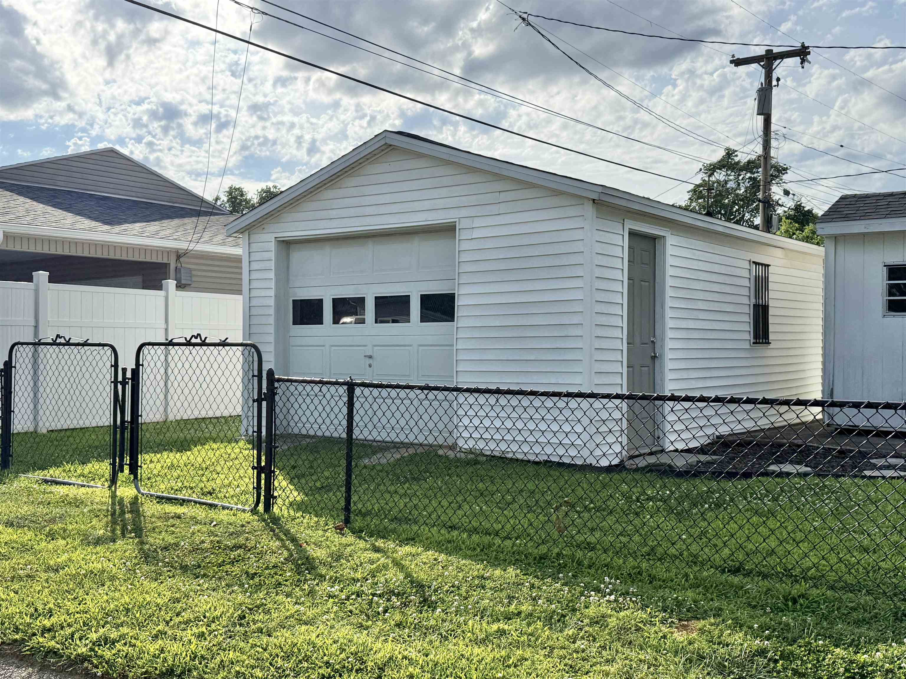 726 Delray St., Owensboro, Kentucky 42301, 3 Bedrooms Bedrooms, ,1 BathroomBathrooms,Single Family Residence,For Sale,Delray St.,95124