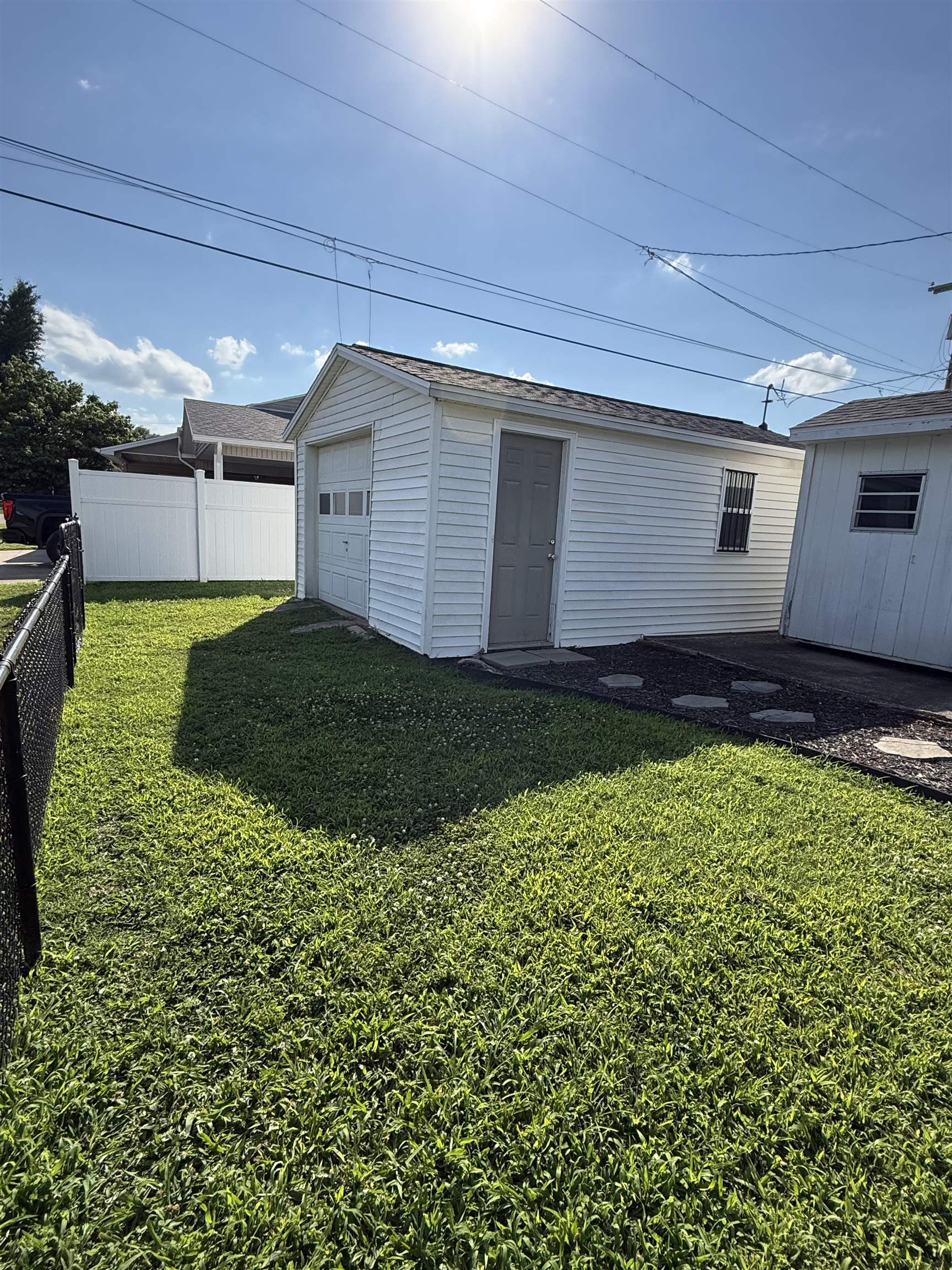 726 Delray St., Owensboro, Kentucky 42301, 3 Bedrooms Bedrooms, ,1 BathroomBathrooms,Single Family Residence,For Sale,Delray St.,95124