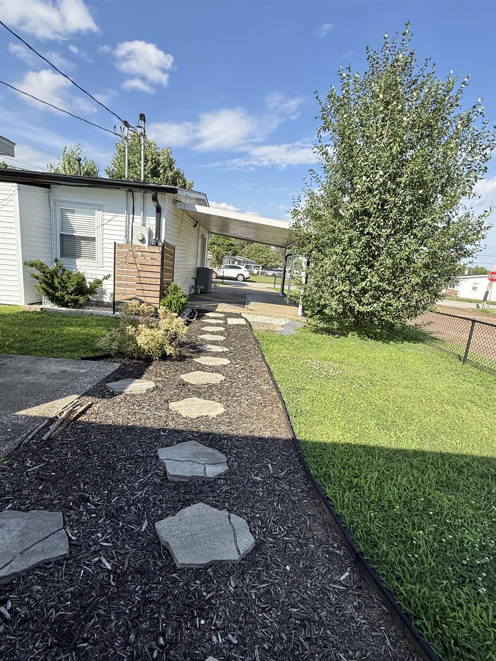 726 Delray St., Owensboro, Kentucky 42301, 3 Bedrooms Bedrooms, ,1 BathroomBathrooms,Single Family Residence,For Sale,Delray St.,95124