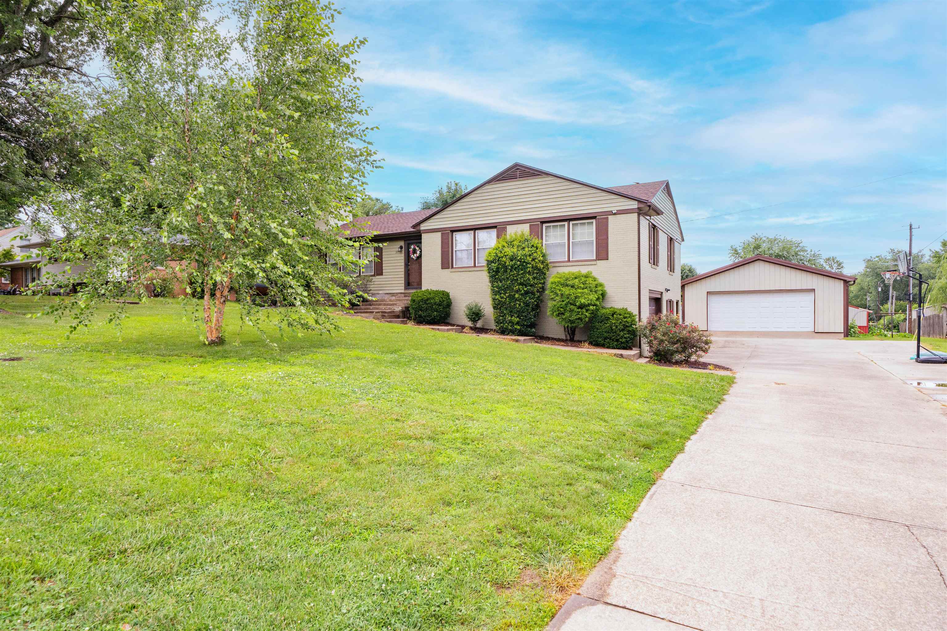 3955 Krystal Lane, Owensboro, Kentucky 42303, 4 Bedrooms Bedrooms, ,2 BathroomsBathrooms,Single Family Residence,For Sale,Krystal Lane,95126