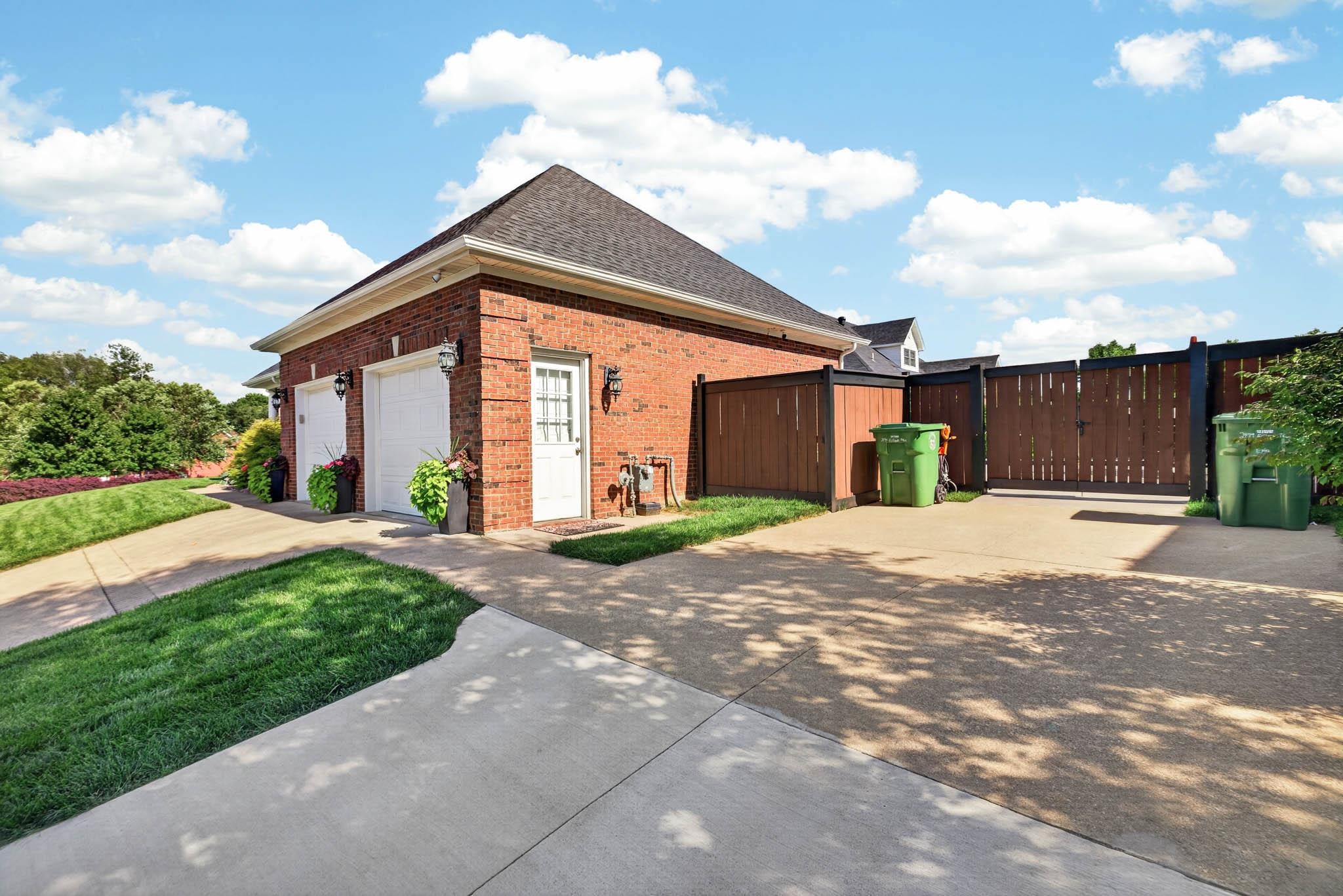 2499 Hillbrooke Pkwy, Owensboro, Kentucky 42303, 3 Bedrooms Bedrooms, ,2 BathroomsBathrooms,Single Family Residence,For Sale,Hillbrooke Pkwy,95161