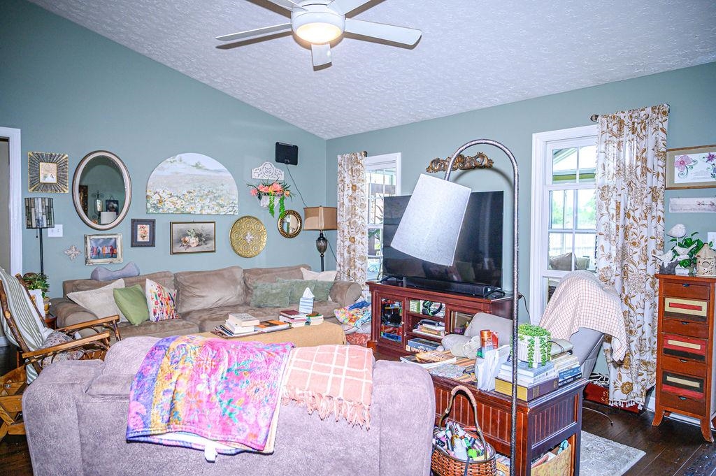 5385 Meadow Run Dr., Owensboro, Kentucky 42301, 3 Bedrooms Bedrooms, ,2 BathroomsBathrooms,Single Family Residence,For Sale,Meadow Run Dr.,95187