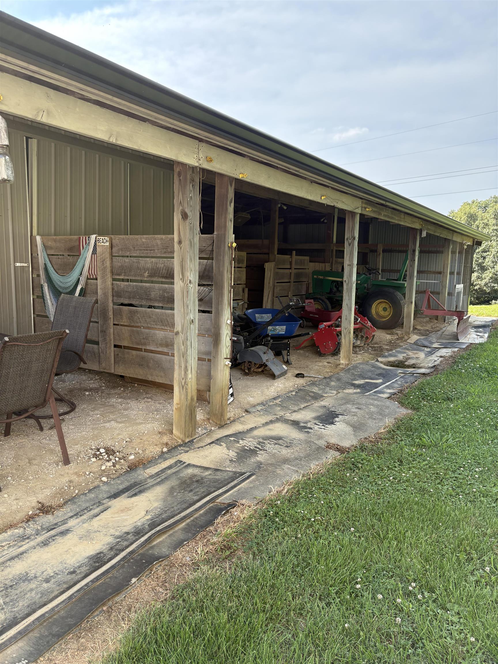 4100 State Rt 56 N, Calhoun, Kentucky 42327, 5 Bedrooms Bedrooms, ,3 BathroomsBathrooms,Single Family Residence,For Sale,State Rt 56 N,95197