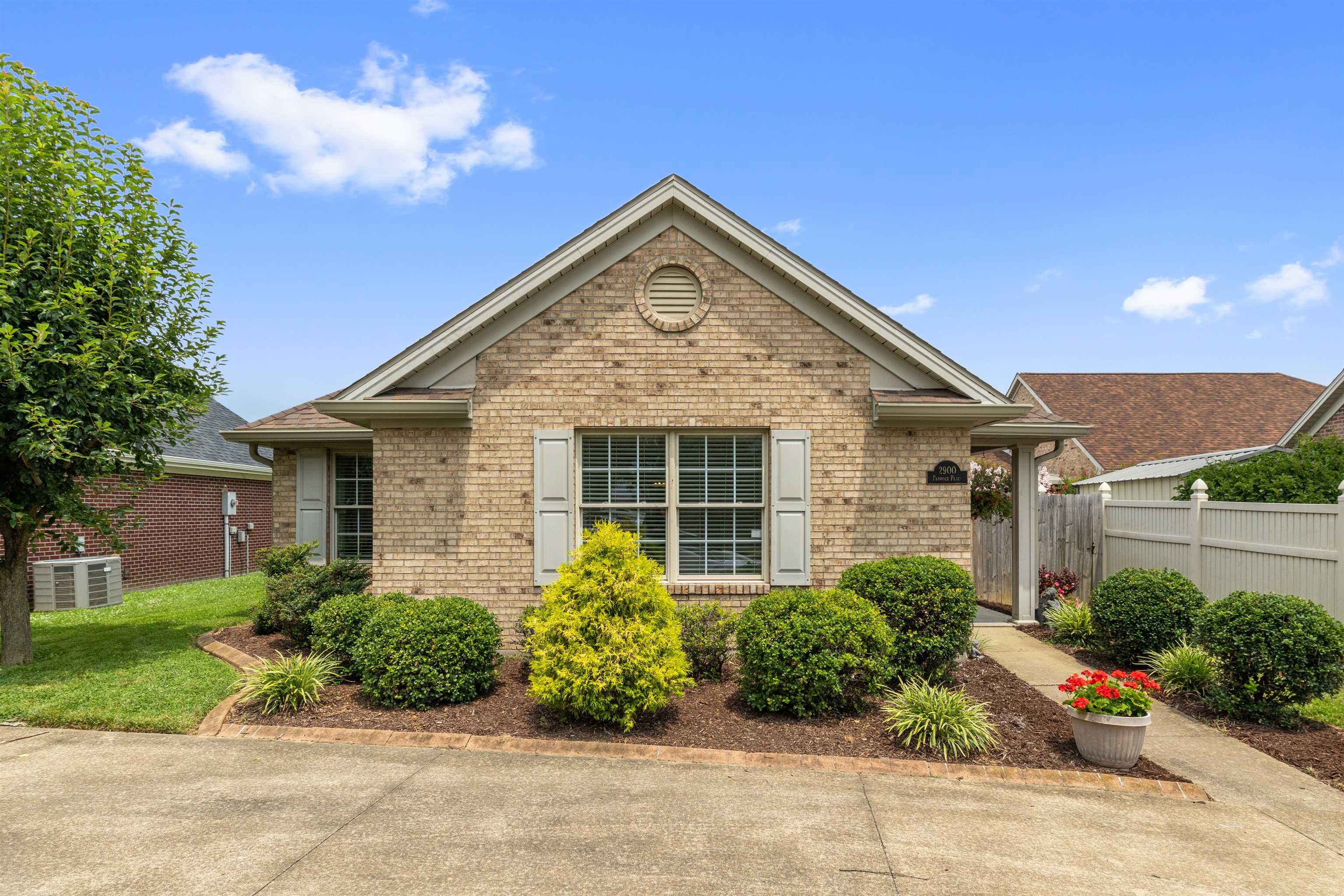 2900 Paddock Place, Owensboro, Kentucky 42301, 2 Bedrooms Bedrooms, ,2 BathroomsBathrooms,Single Family Residence,For Sale,Paddock Place,95265