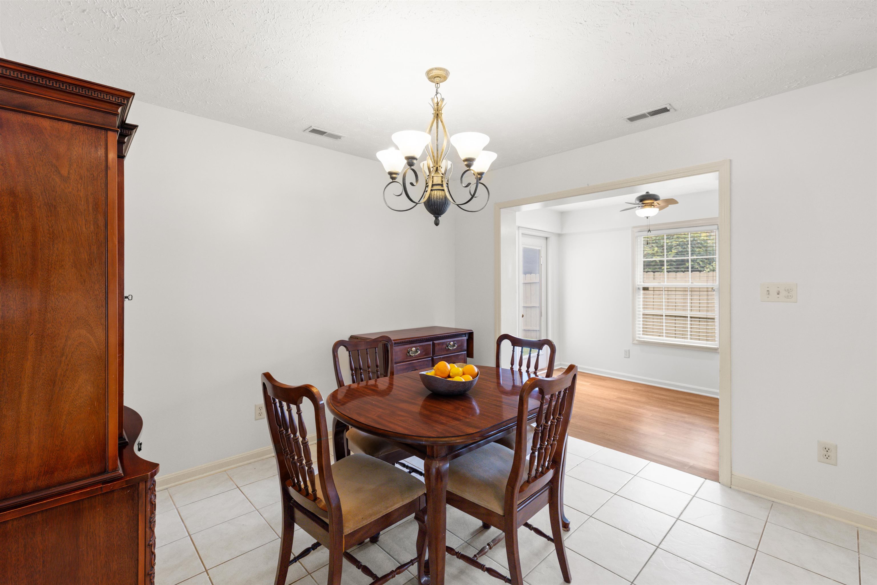 2900 Paddock Place, Owensboro, Kentucky 42301, 2 Bedrooms Bedrooms, ,2 BathroomsBathrooms,Single Family Residence,For Sale,Paddock Place,95265