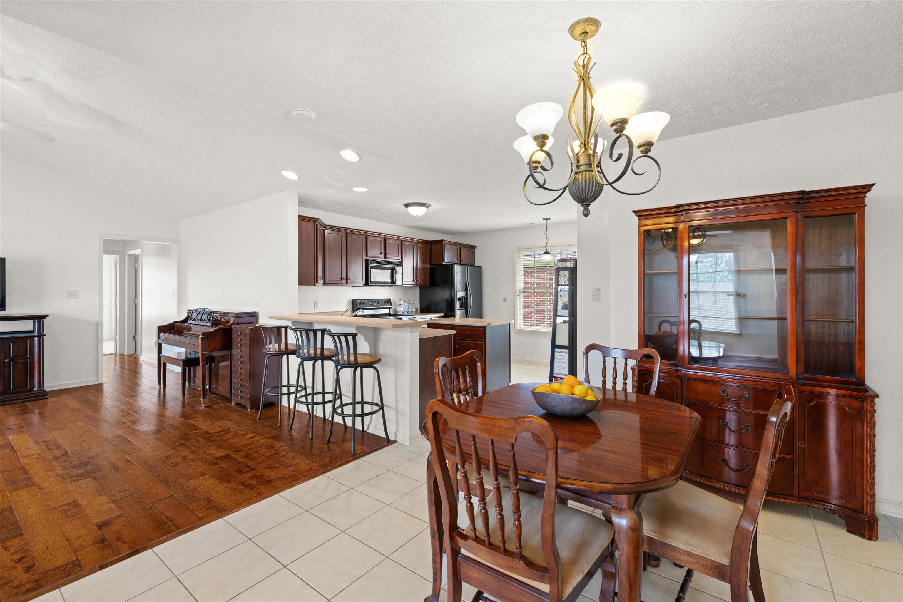 2900 Paddock Place, Owensboro, Kentucky 42301, 2 Bedrooms Bedrooms, ,2 BathroomsBathrooms,Single Family Residence,For Sale,Paddock Place,95265