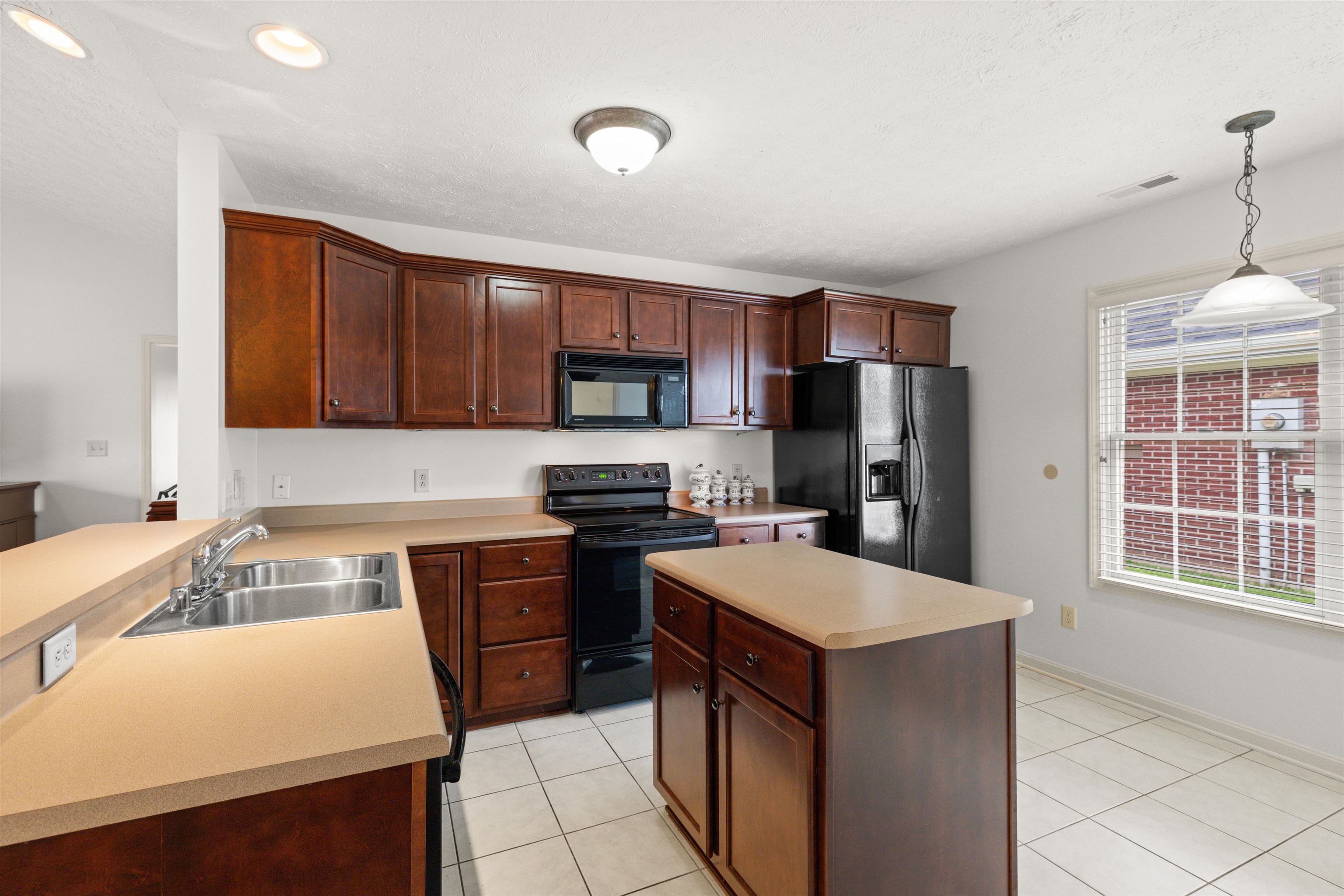 2900 Paddock Place, Owensboro, Kentucky 42301, 2 Bedrooms Bedrooms, ,2 BathroomsBathrooms,Single Family Residence,For Sale,Paddock Place,95265