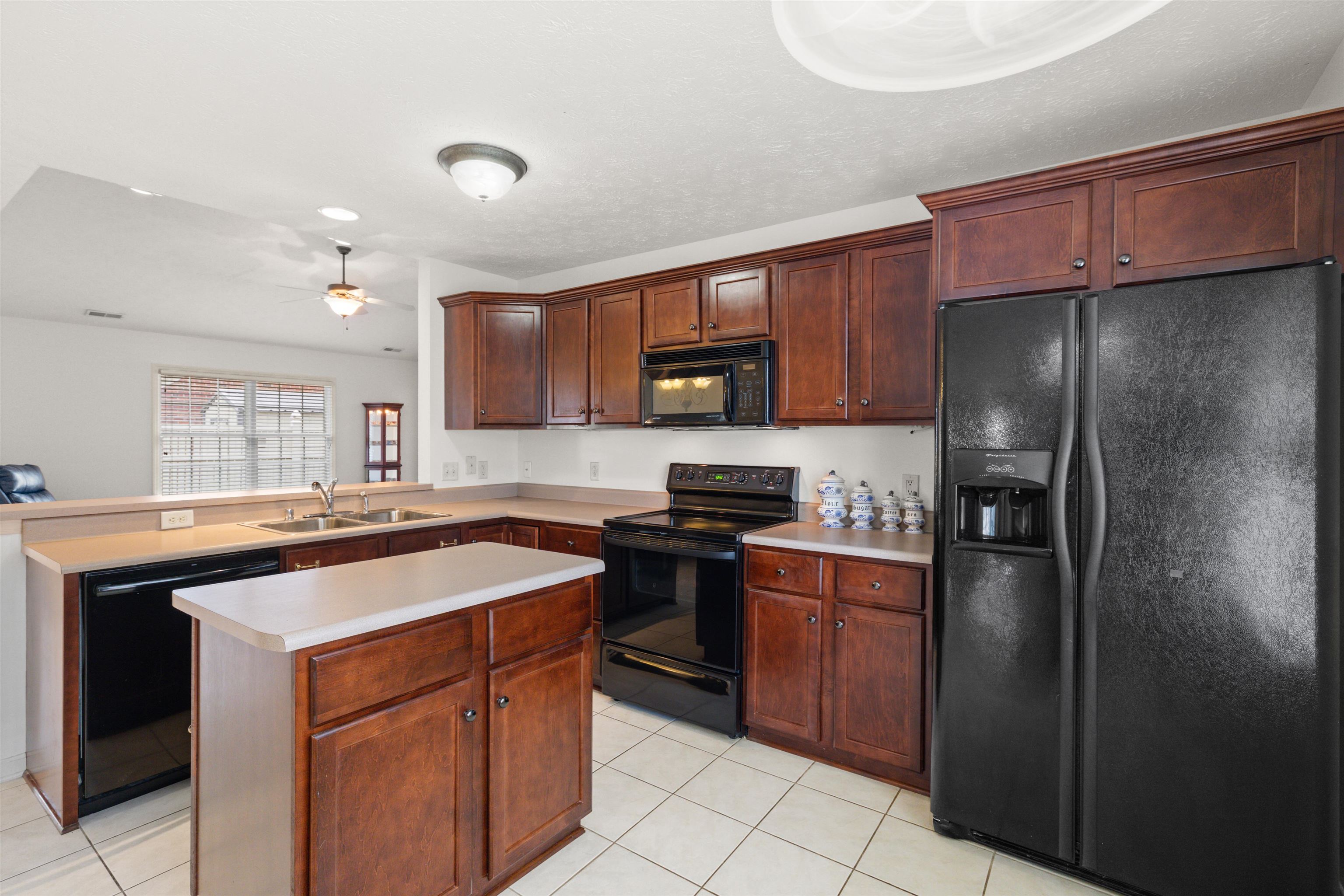 2900 Paddock Place, Owensboro, Kentucky 42301, 2 Bedrooms Bedrooms, ,2 BathroomsBathrooms,Single Family Residence,For Sale,Paddock Place,95265