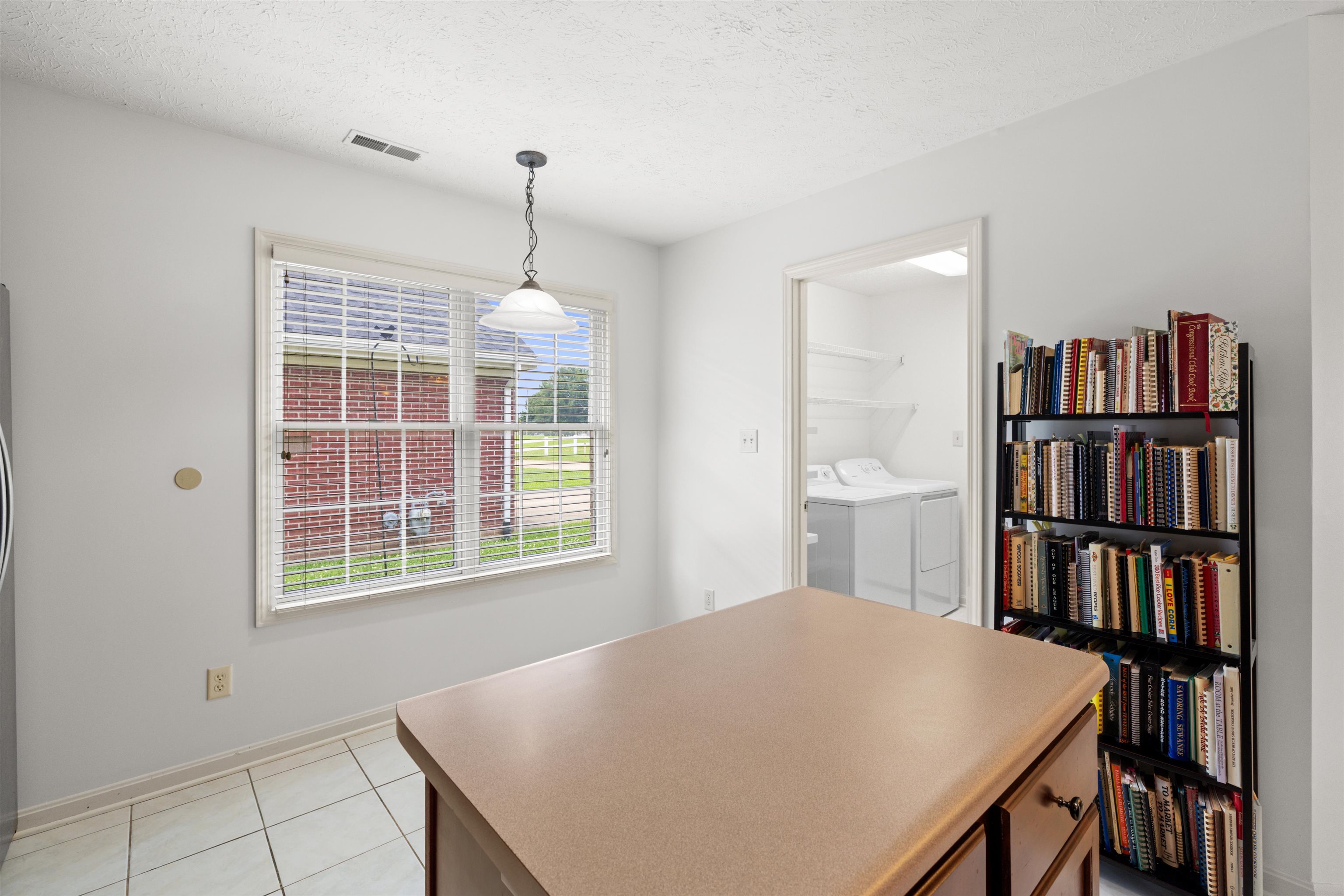 2900 Paddock Place, Owensboro, Kentucky 42301, 2 Bedrooms Bedrooms, ,2 BathroomsBathrooms,Single Family Residence,For Sale,Paddock Place,95265