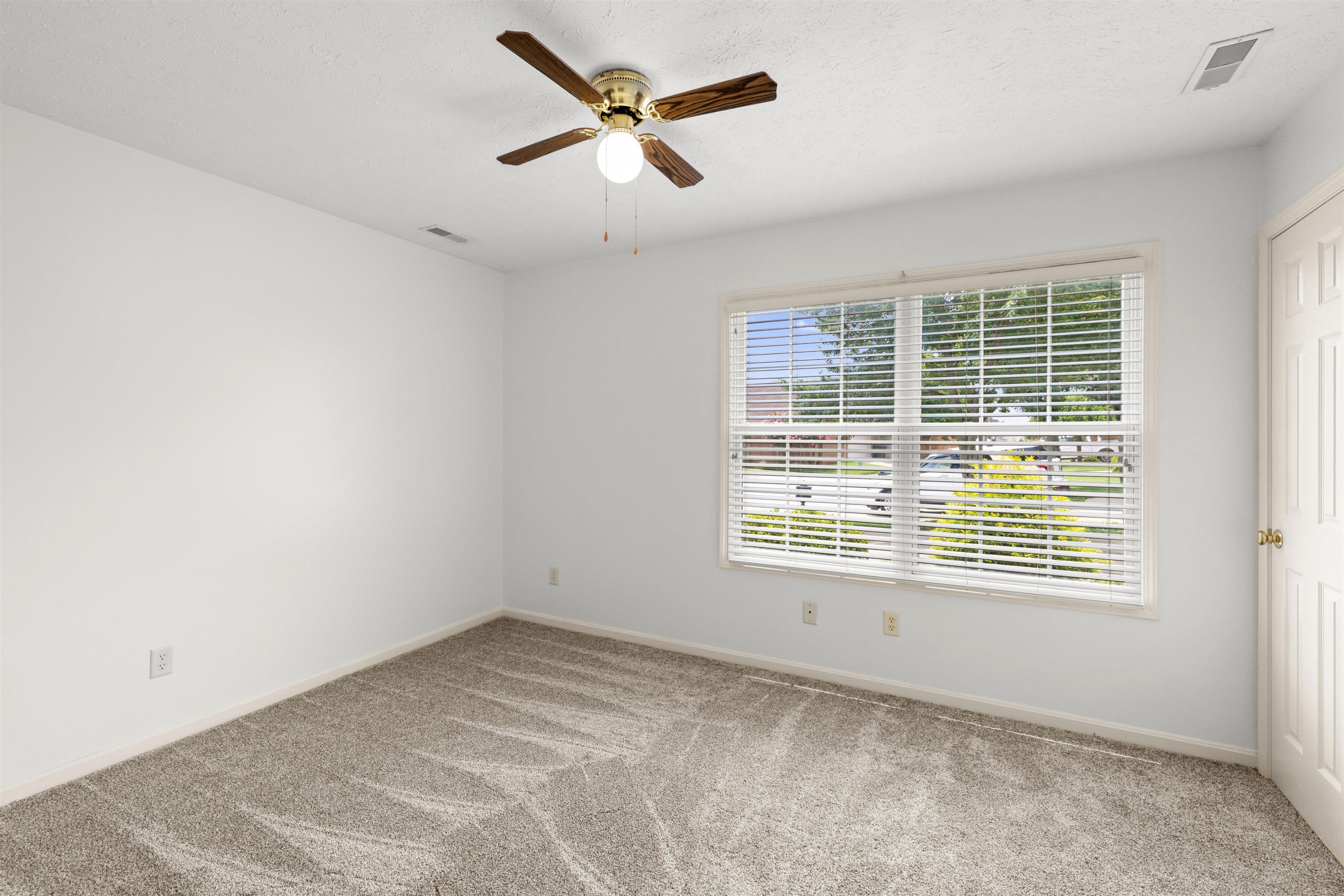 2900 Paddock Place, Owensboro, Kentucky 42301, 2 Bedrooms Bedrooms, ,2 BathroomsBathrooms,Single Family Residence,For Sale,Paddock Place,95265
