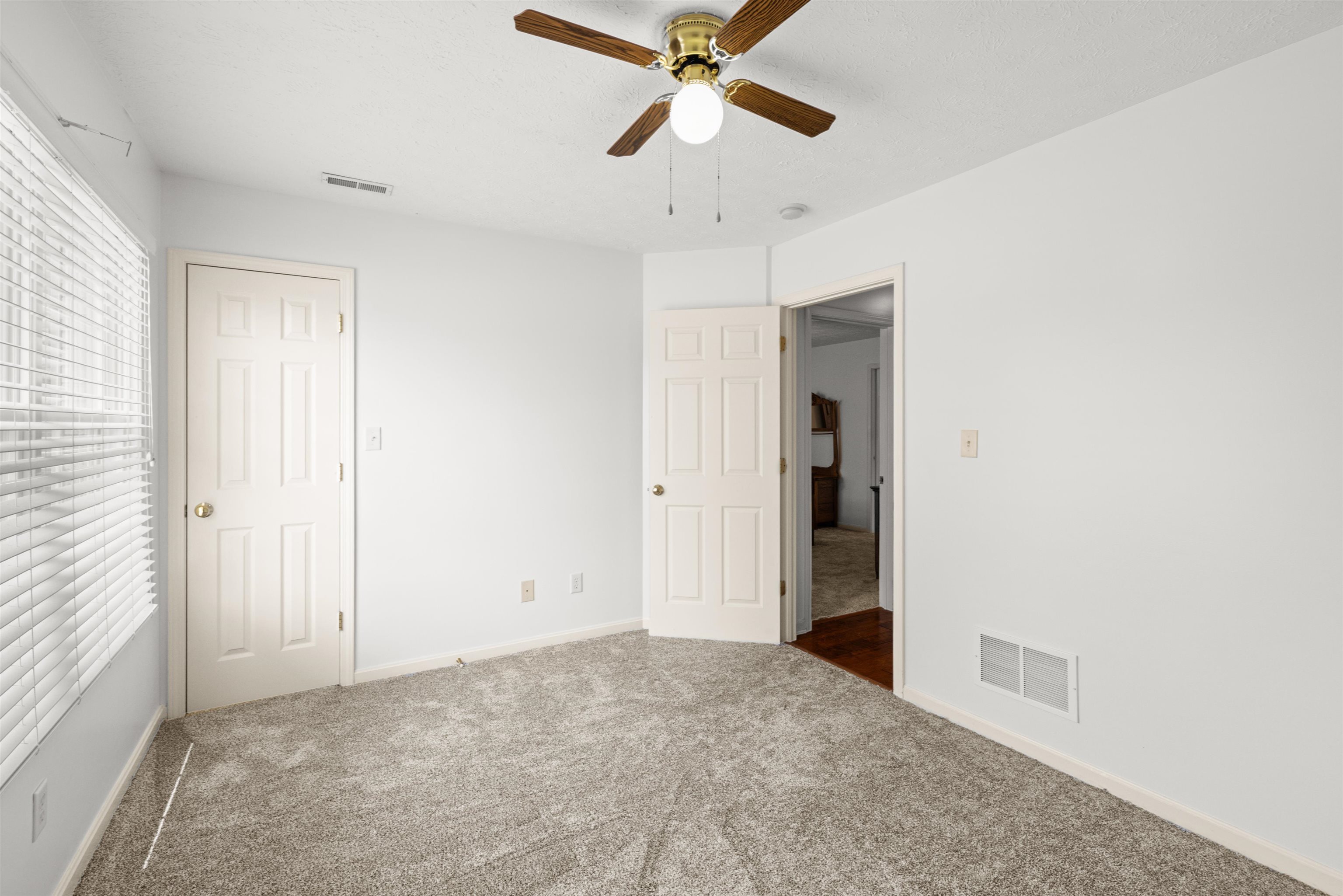 2900 Paddock Place, Owensboro, Kentucky 42301, 2 Bedrooms Bedrooms, ,2 BathroomsBathrooms,Single Family Residence,For Sale,Paddock Place,95265