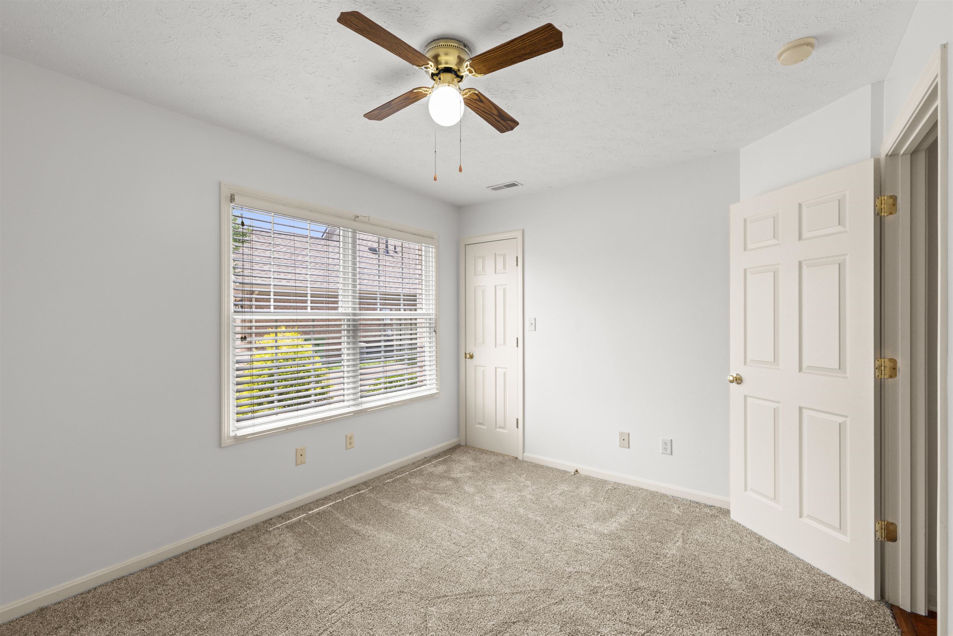 2900 Paddock Place, Owensboro, Kentucky 42301, 2 Bedrooms Bedrooms, ,2 BathroomsBathrooms,Single Family Residence,For Sale,Paddock Place,95265
