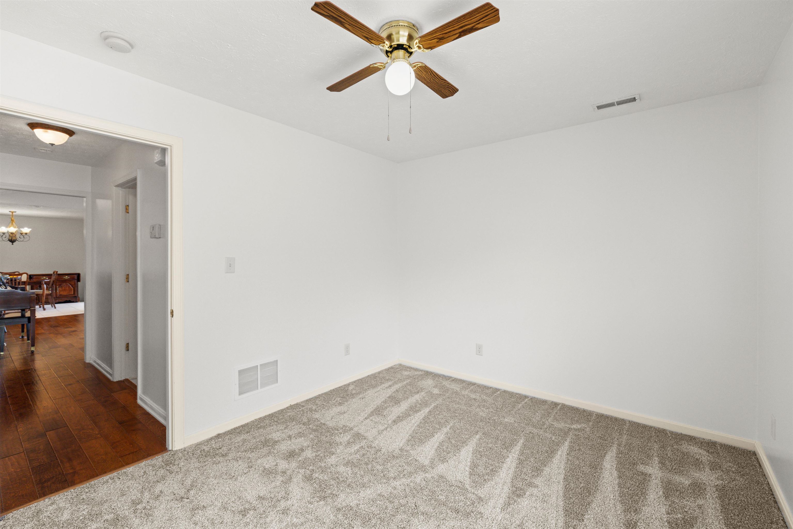 2900 Paddock Place, Owensboro, Kentucky 42301, 2 Bedrooms Bedrooms, ,2 BathroomsBathrooms,Single Family Residence,For Sale,Paddock Place,95265