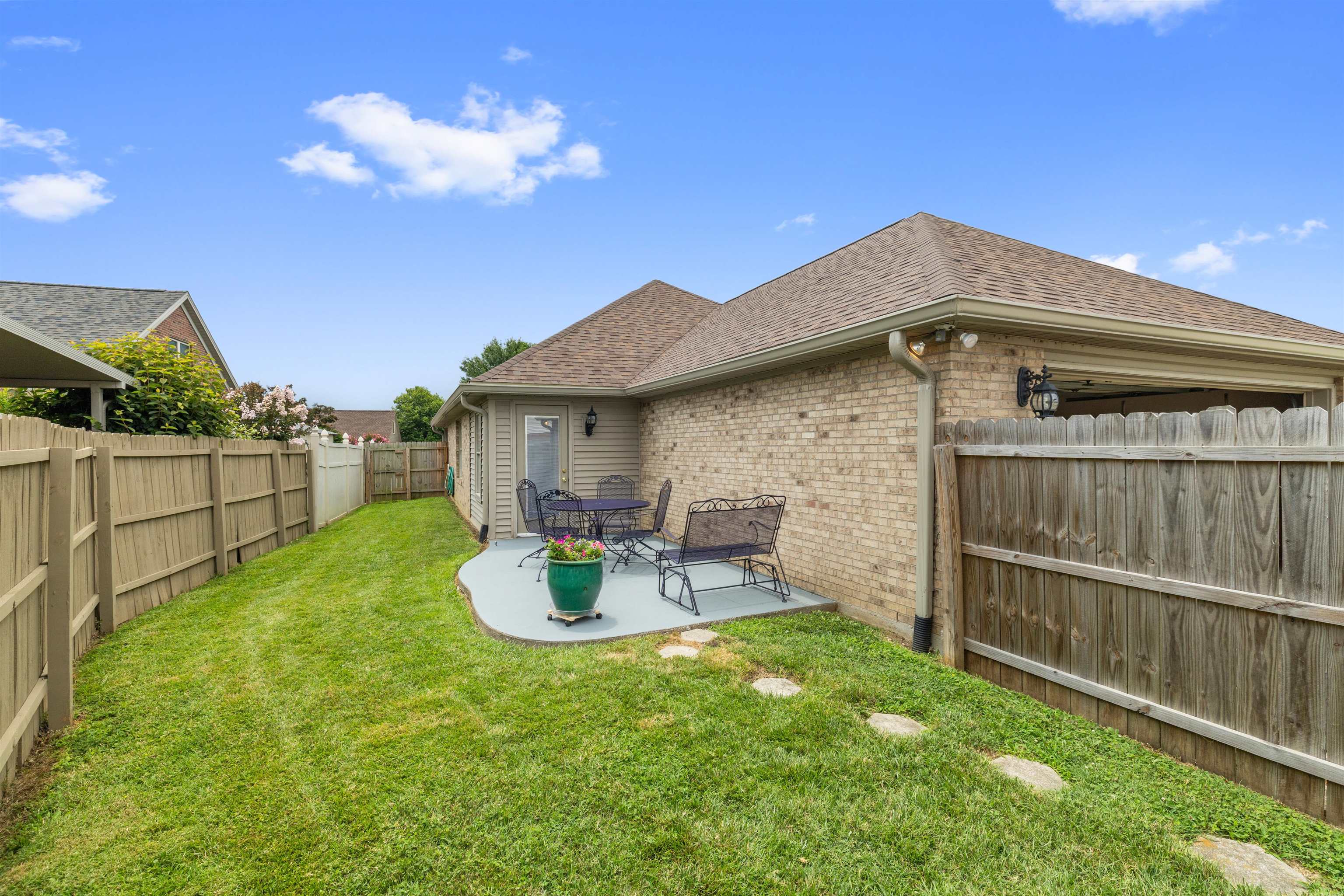 2900 Paddock Place, Owensboro, Kentucky 42301, 2 Bedrooms Bedrooms, ,2 BathroomsBathrooms,Single Family Residence,For Sale,Paddock Place,95265