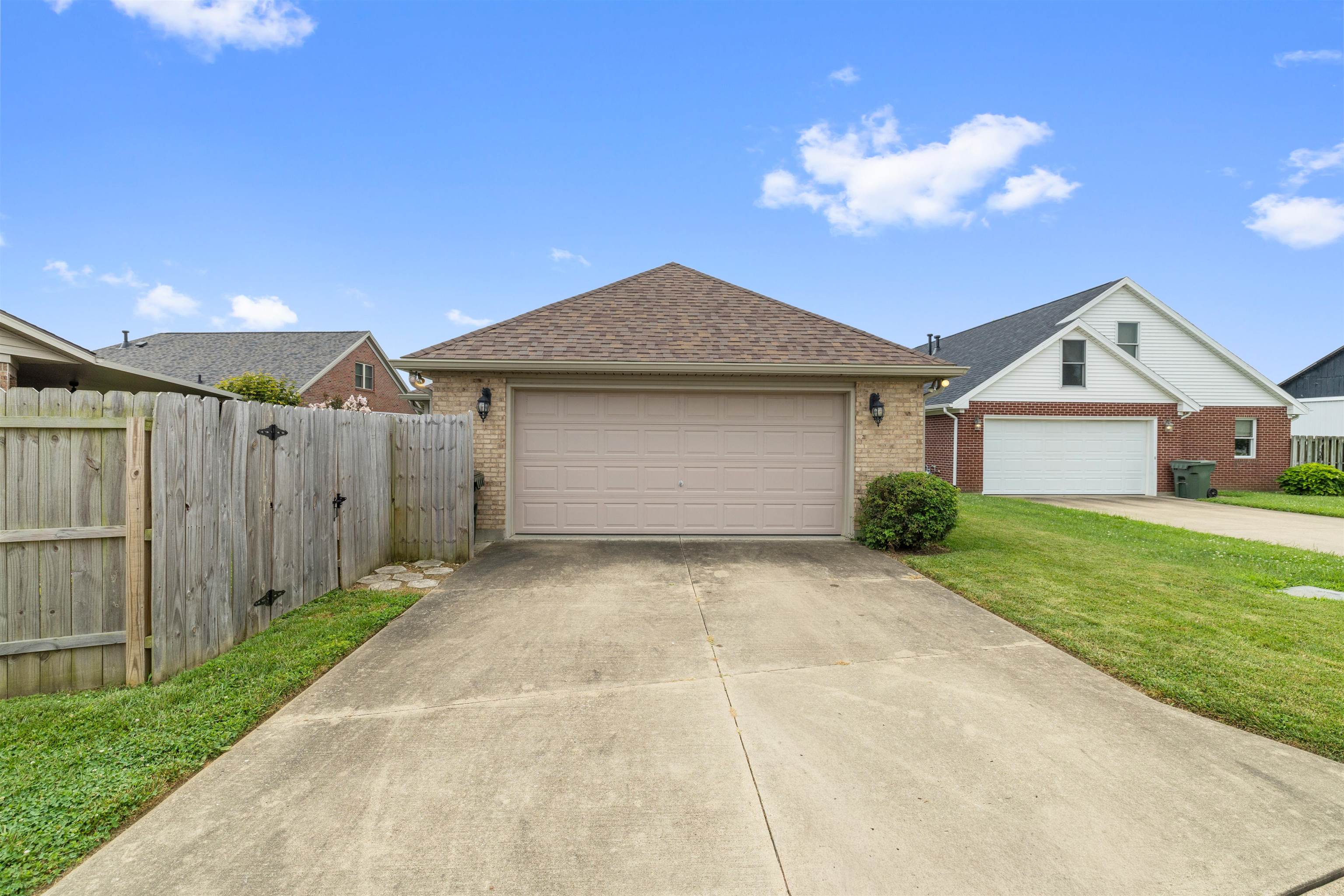 2900 Paddock Place, Owensboro, Kentucky 42301, 2 Bedrooms Bedrooms, ,2 BathroomsBathrooms,Single Family Residence,For Sale,Paddock Place,95265