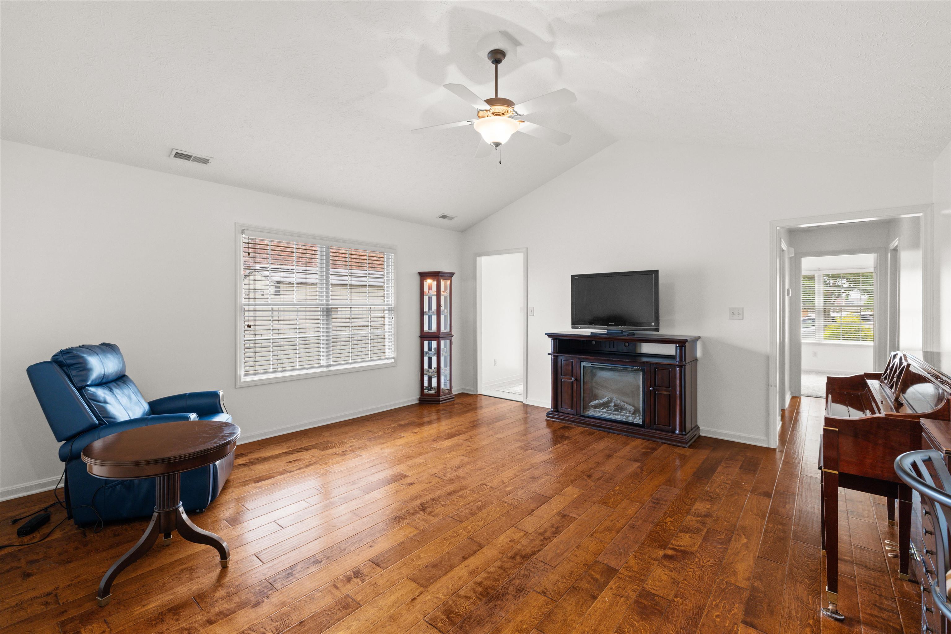 2900 Paddock Place, Owensboro, Kentucky 42301, 2 Bedrooms Bedrooms, ,2 BathroomsBathrooms,Single Family Residence,For Sale,Paddock Place,95265