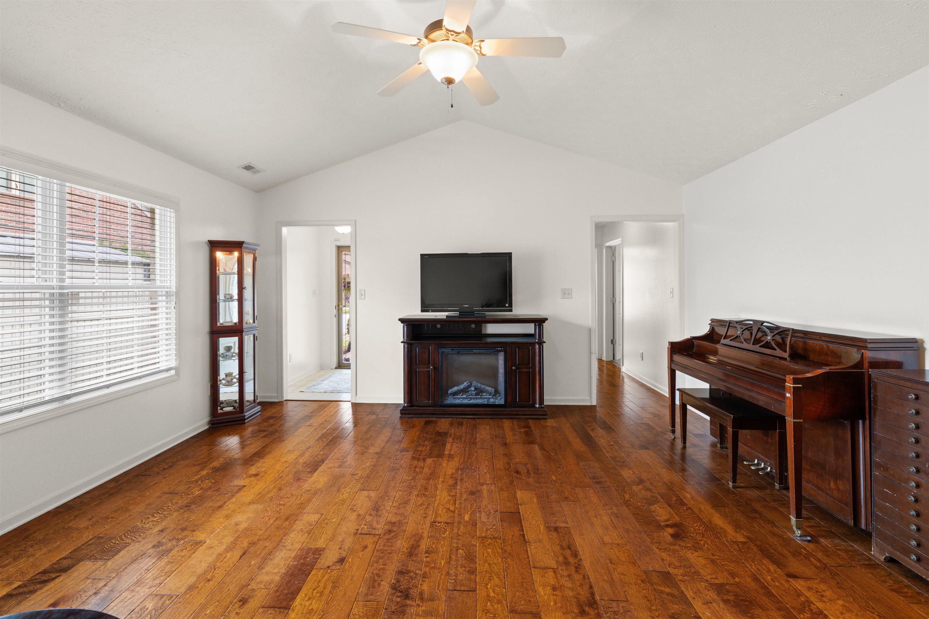 2900 Paddock Place, Owensboro, Kentucky 42301, 2 Bedrooms Bedrooms, ,2 BathroomsBathrooms,Single Family Residence,For Sale,Paddock Place,95265
