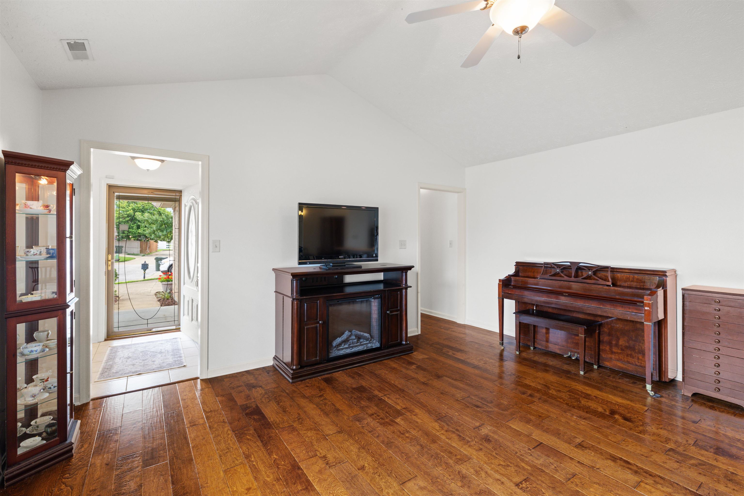 2900 Paddock Place, Owensboro, Kentucky 42301, 2 Bedrooms Bedrooms, ,2 BathroomsBathrooms,Single Family Residence,For Sale,Paddock Place,95265