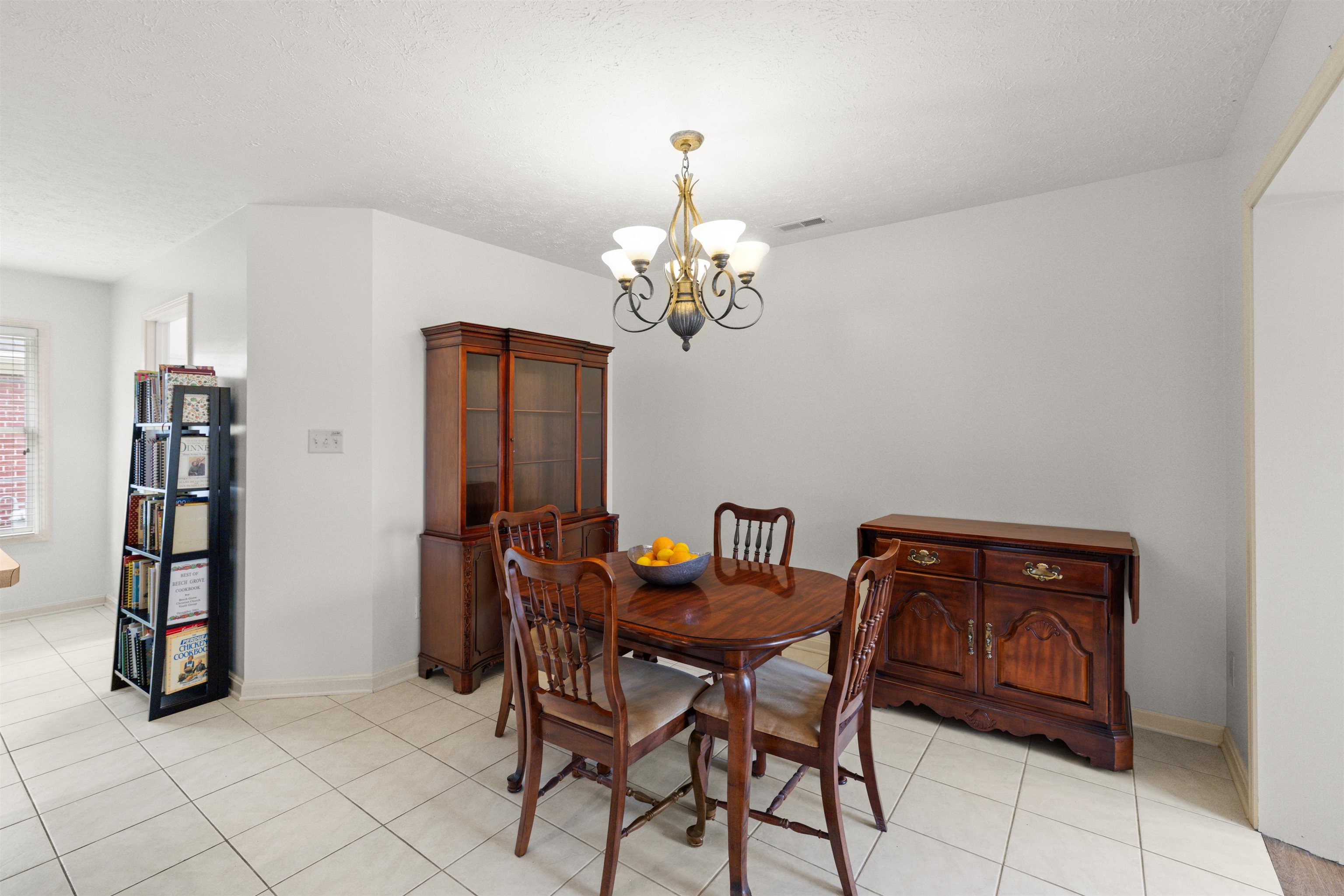 2900 Paddock Place, Owensboro, Kentucky 42301, 2 Bedrooms Bedrooms, ,2 BathroomsBathrooms,Single Family Residence,For Sale,Paddock Place,95265
