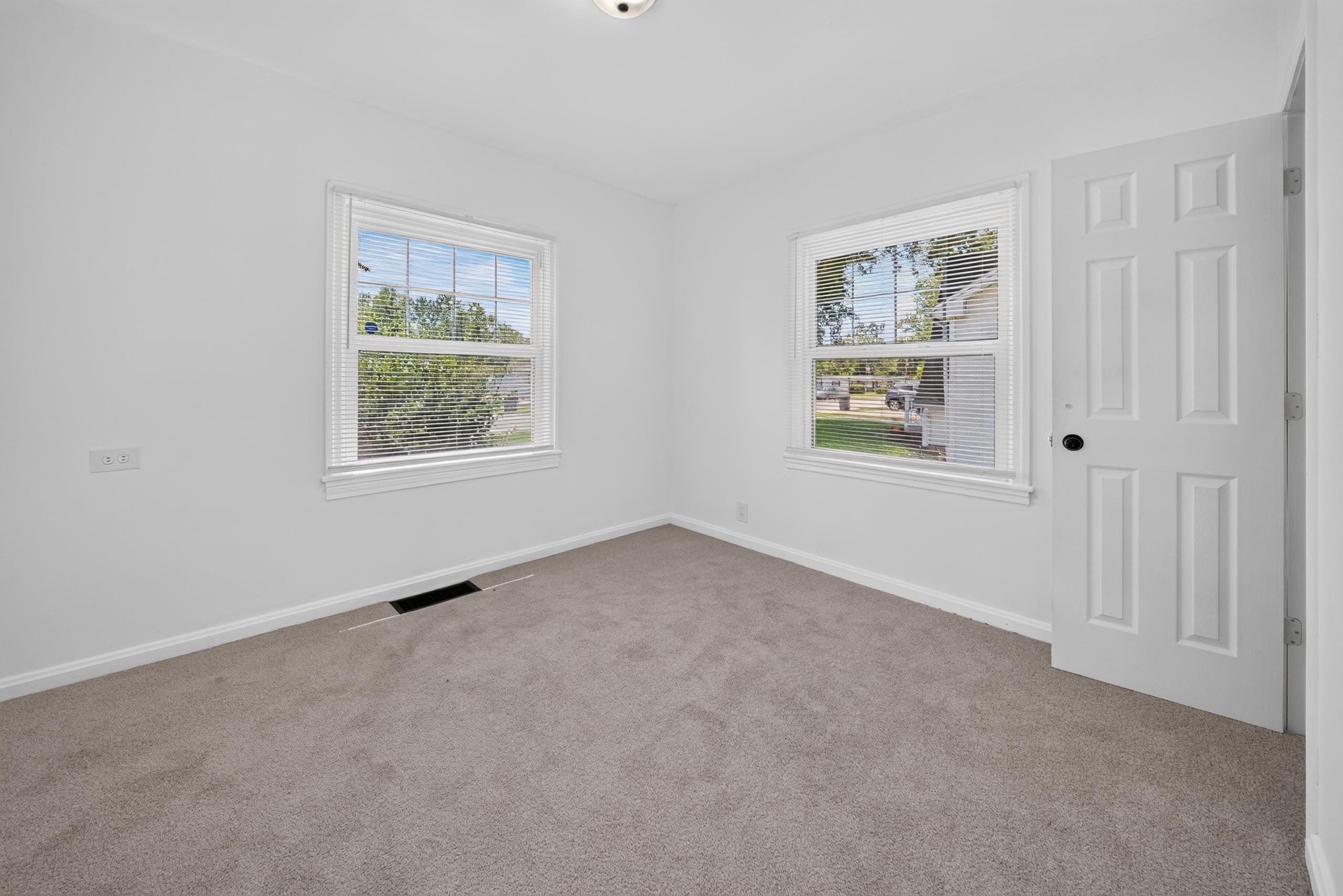 2554 Riverside Dr, Evansville, Indiana 47714, 3 Bedrooms Bedrooms, ,1 BathroomBathrooms,Single Family Residence,For Sale,Riverside Dr,95305