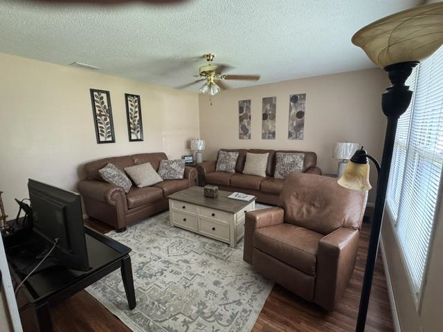 3305 Raven Dr, Owensboro, Kentucky 42301, 3 Bedrooms Bedrooms, ,2 BathroomsBathrooms,Single Family Residence,For Sale,Raven Dr,95313