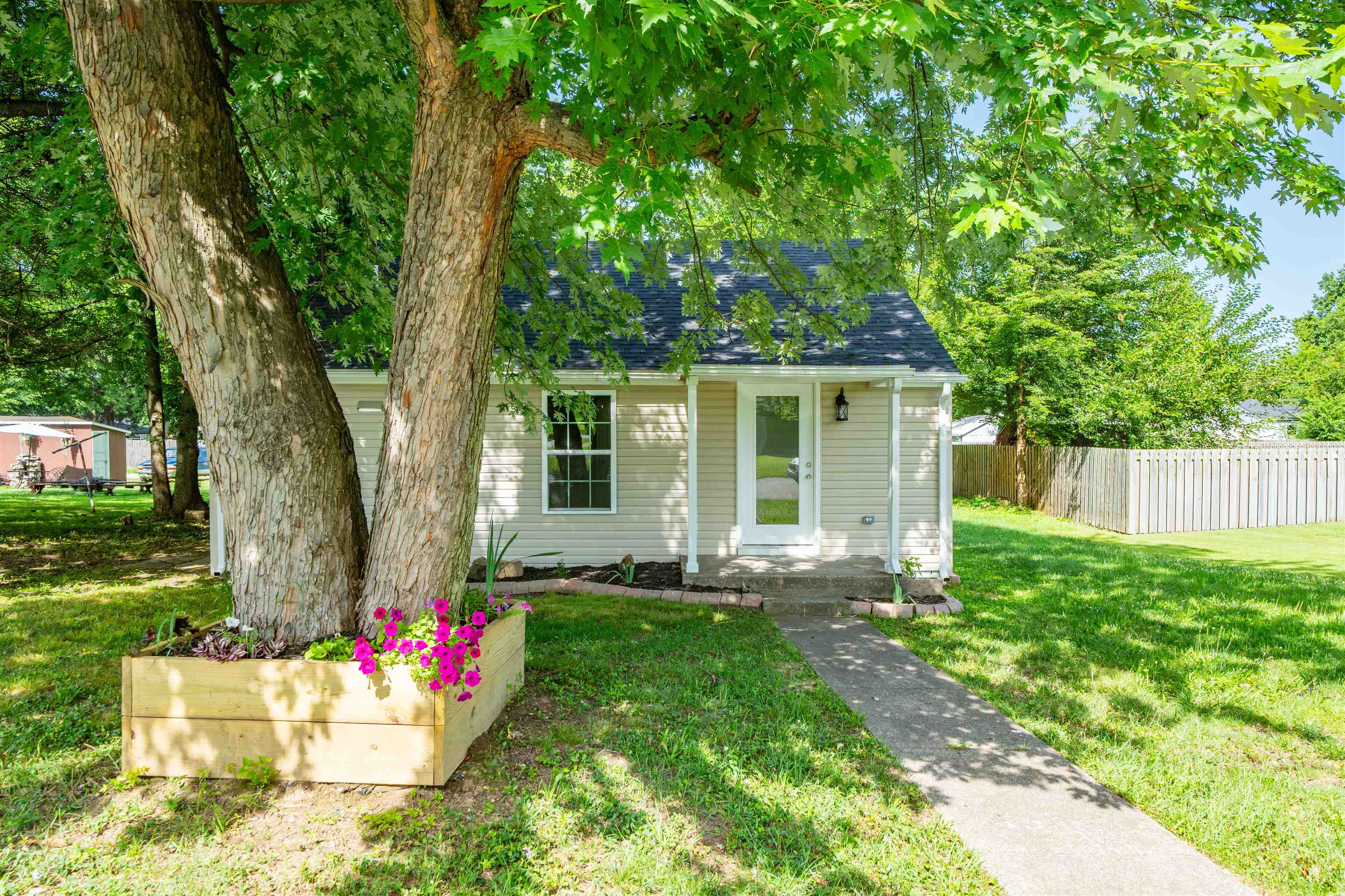 2028 Hall St., Owensboro, Kentucky 42303, 2 Bedrooms Bedrooms, ,2 BathroomsBathrooms,Single Family Residence,For Sale,Hall St.,95321