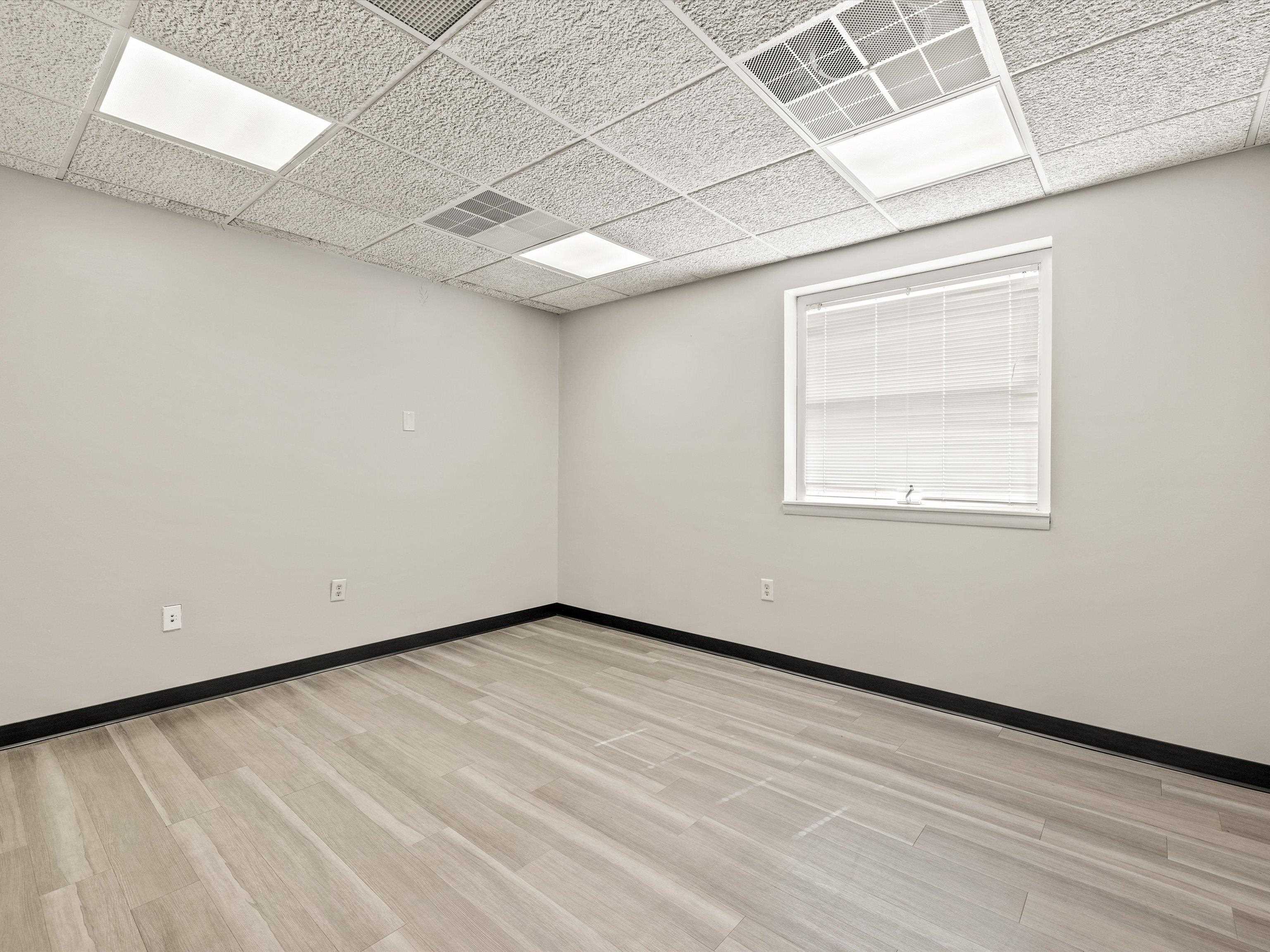 750 Salem Drive, Owensboro, Kentucky 42303, ,Office,For Sale,Salem Drive,95349