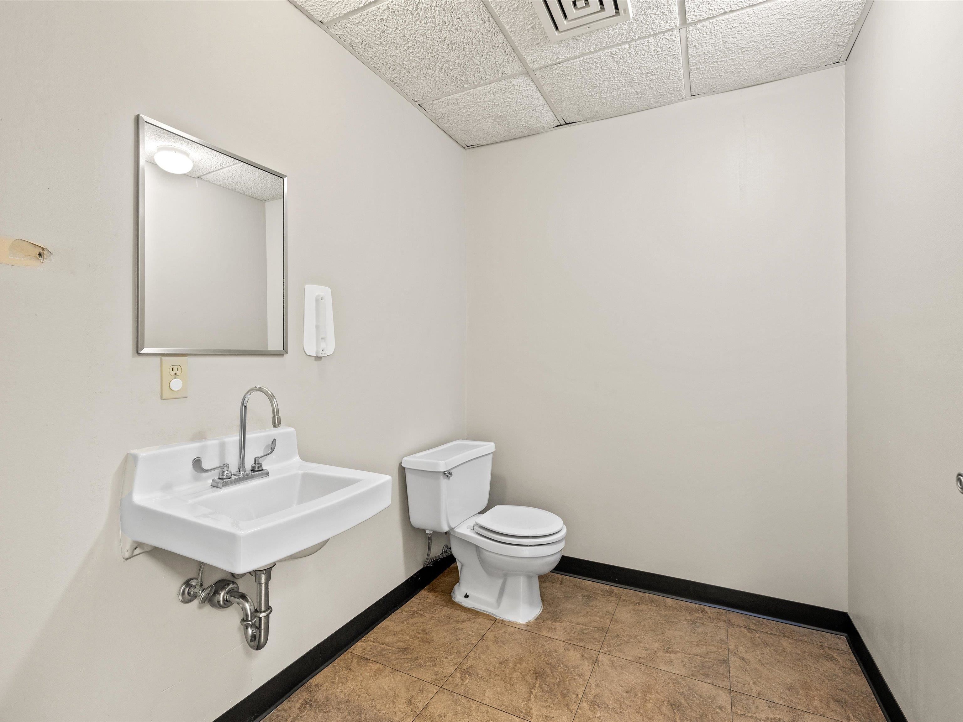 750 Salem Drive, Owensboro, Kentucky 42303, ,Office,For Sale,Salem Drive,95349