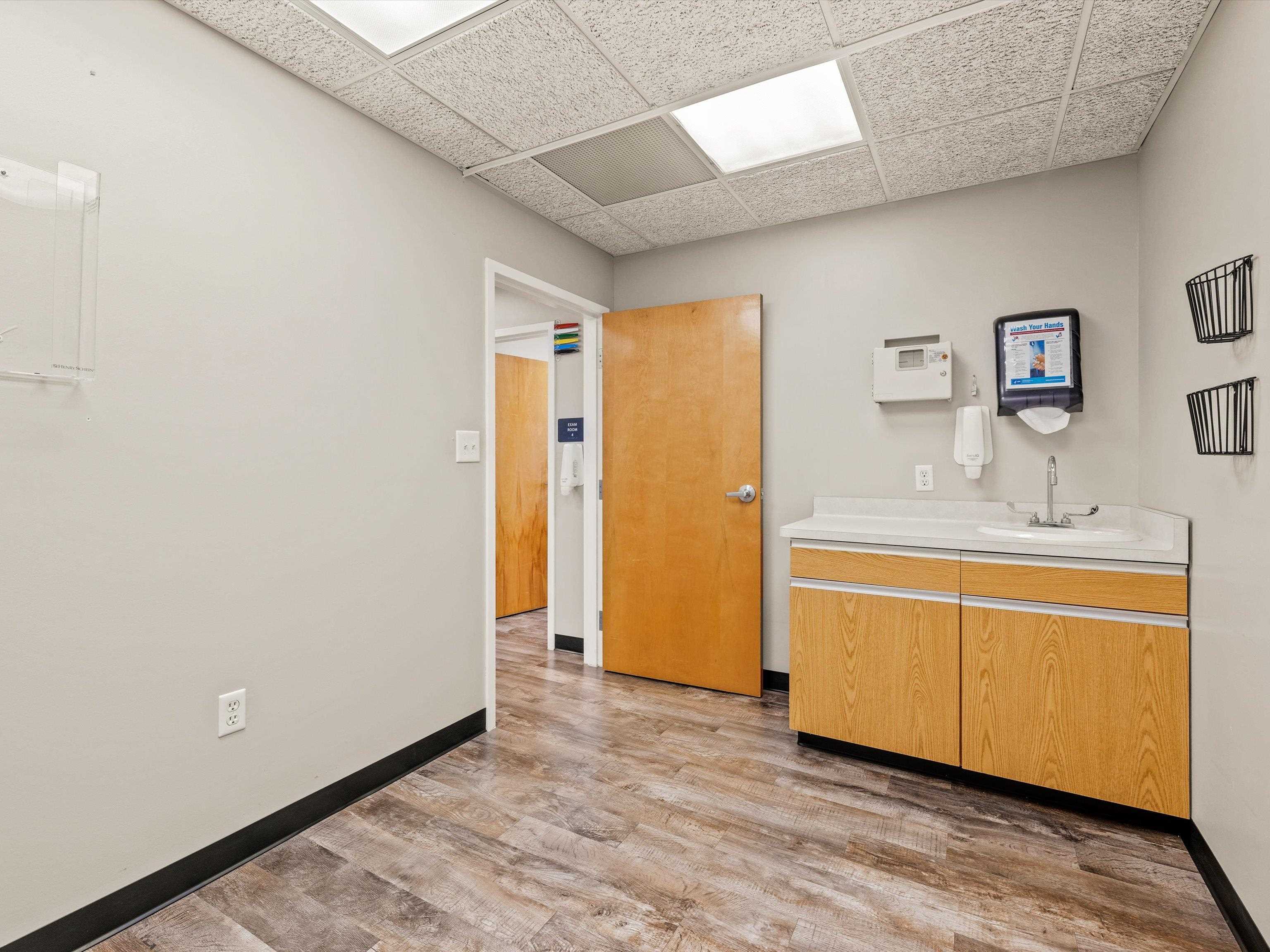 750 Salem Drive, Owensboro, Kentucky 42303, ,Office,For Sale,Salem Drive,95349