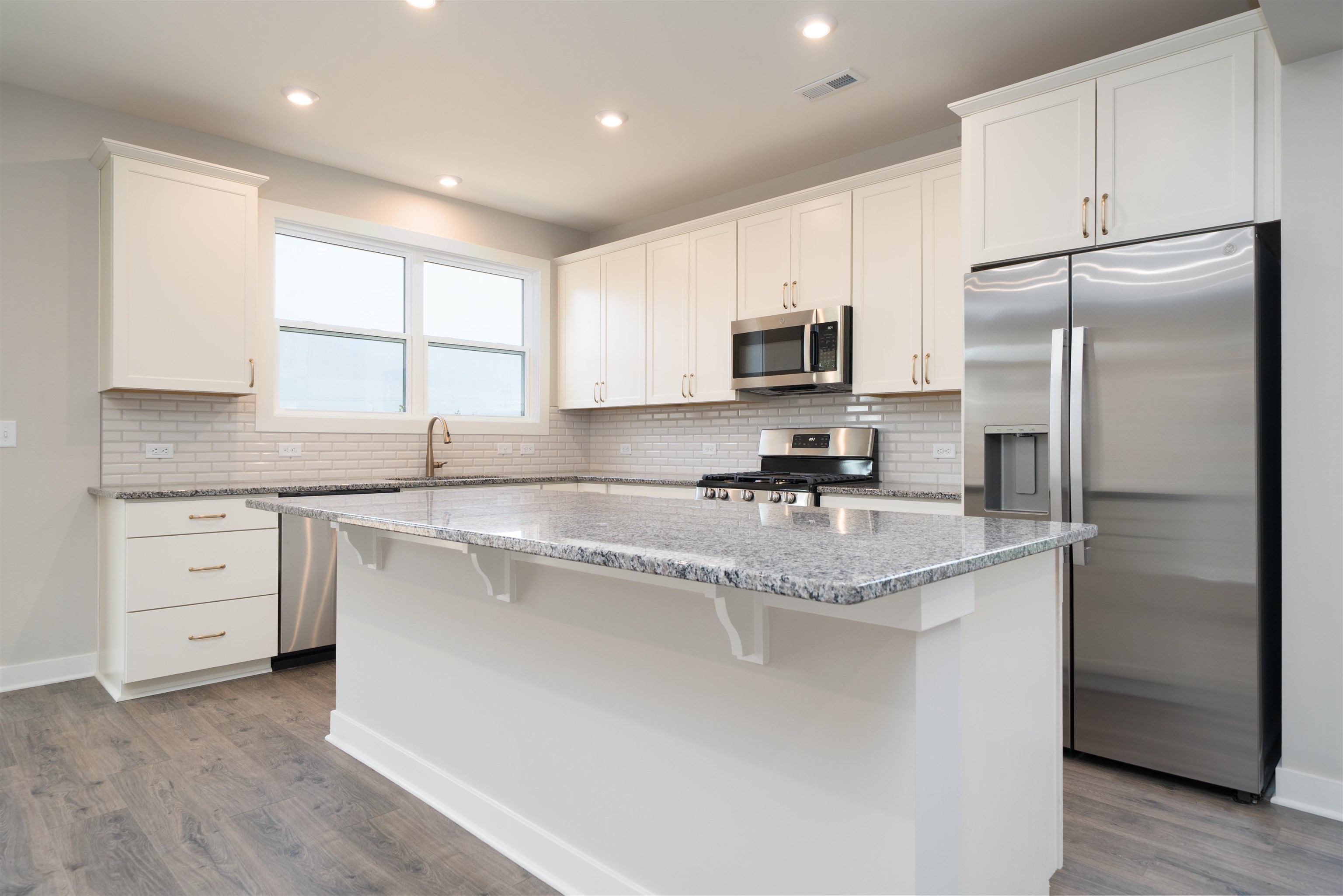 1032 Quartz Dr, Owensboro, Kentucky 42301, 4 Bedrooms Bedrooms, ,2 BathroomsBathrooms,Single Family Residence,For Sale,Quartz Dr,95401