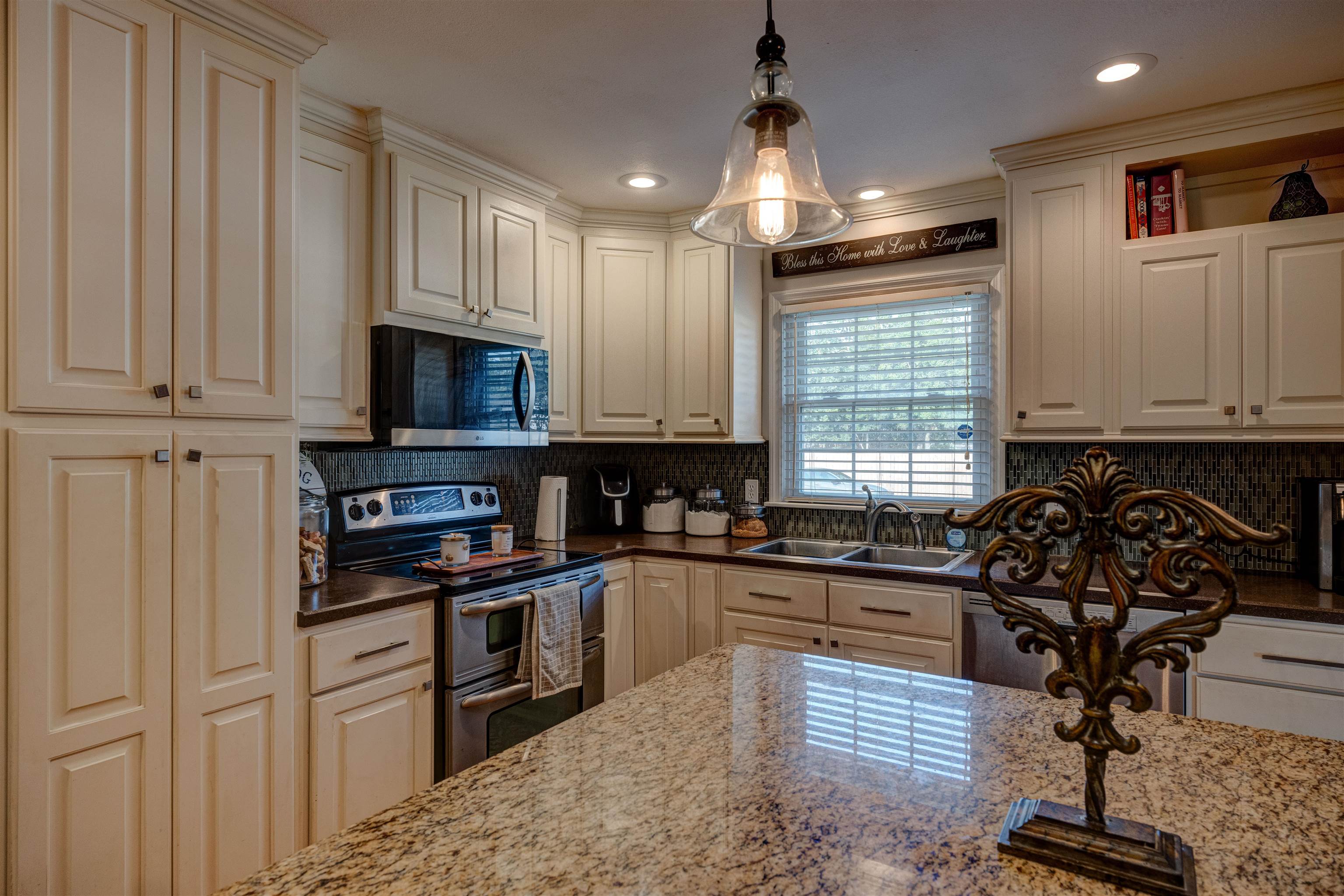 2220 Fieldcrest Dr, Owensboro, Kentucky 42301, 4 Bedrooms Bedrooms, ,3 BathroomsBathrooms,Single Family Residence,For Sale,Fieldcrest Dr,95417