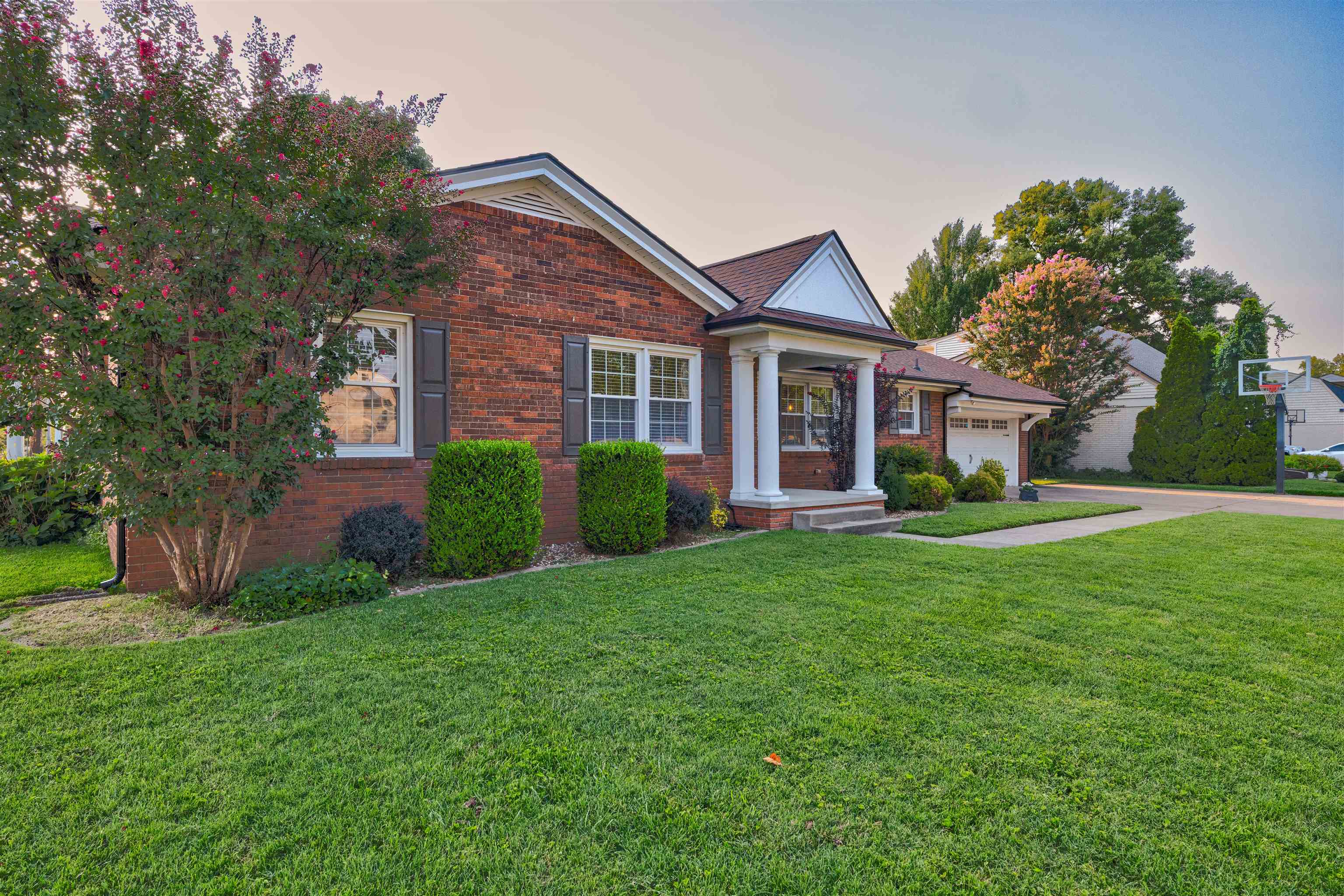 2220 Fieldcrest Dr, Owensboro, Kentucky 42301, 4 Bedrooms Bedrooms, ,3 BathroomsBathrooms,Single Family Residence,For Sale,Fieldcrest Dr,95417