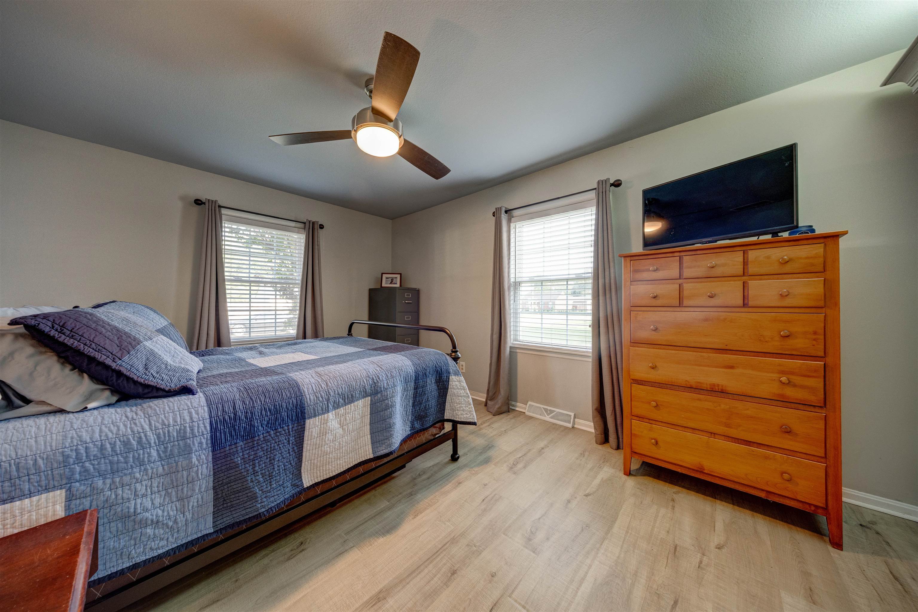 2220 Fieldcrest Dr, Owensboro, Kentucky 42301, 4 Bedrooms Bedrooms, ,3 BathroomsBathrooms,Single Family Residence,For Sale,Fieldcrest Dr,95417
